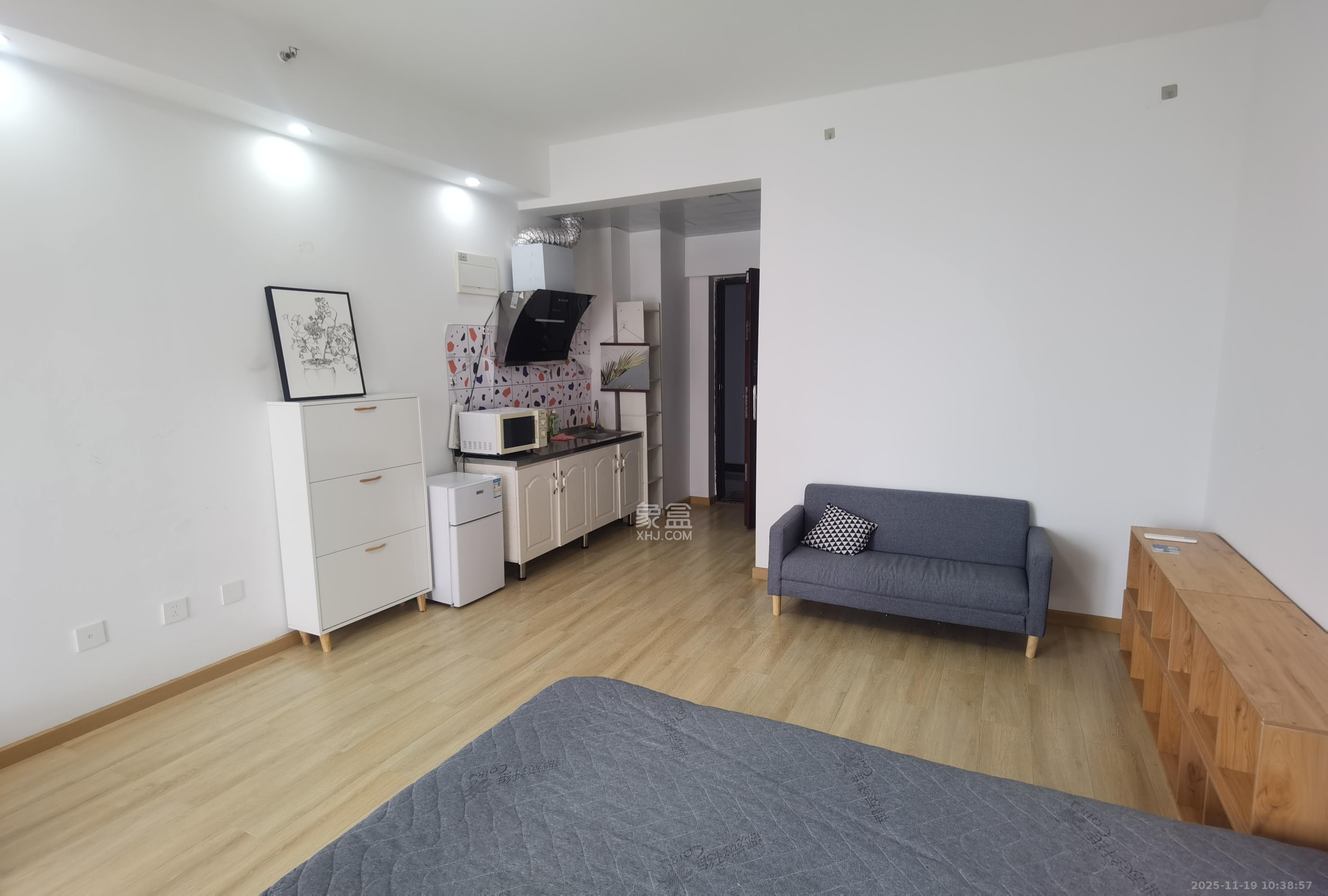 中交里城  1室1厅1卫    1500.0元/月室内图