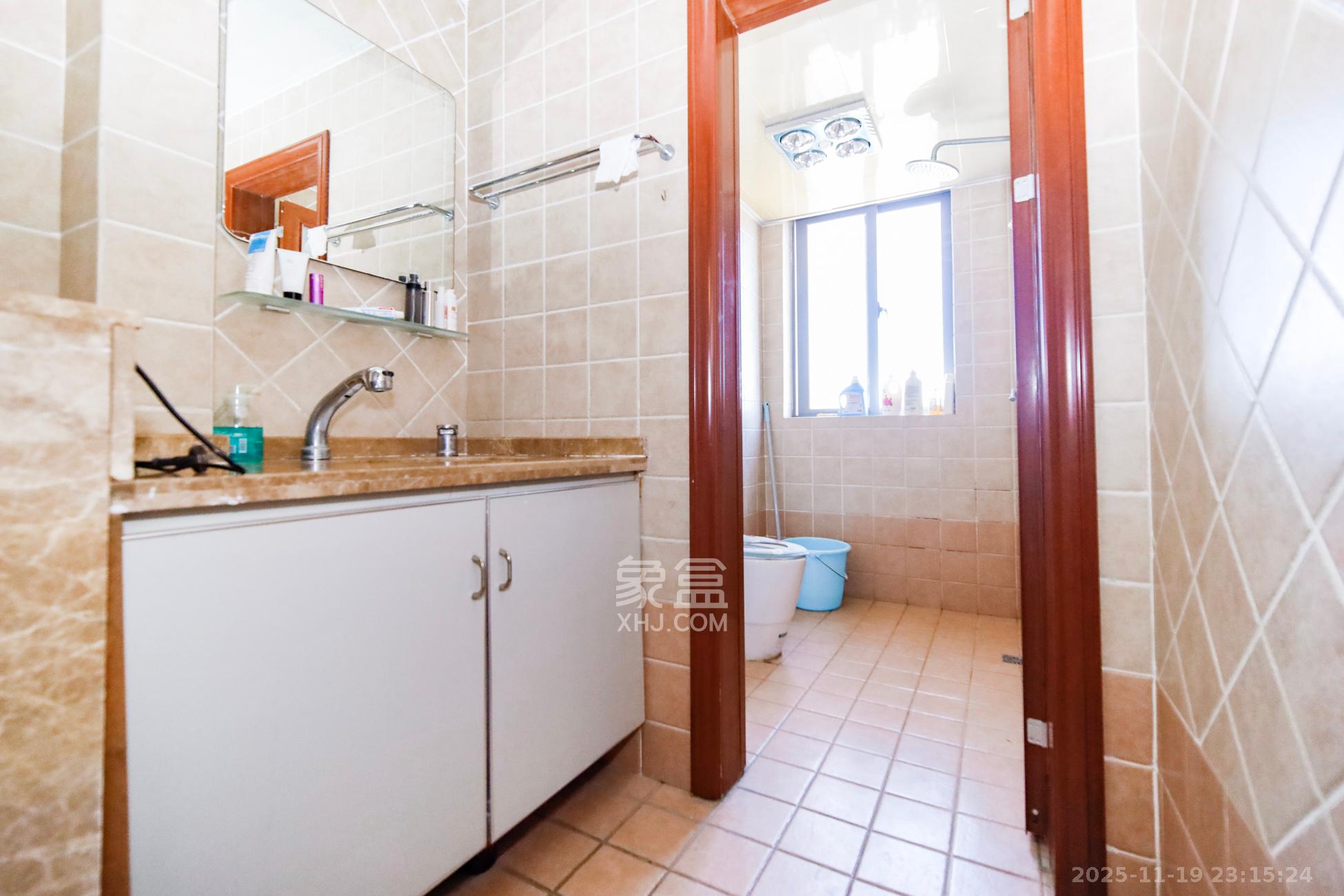 上海城小区  3室2厅2卫    108.0万其他