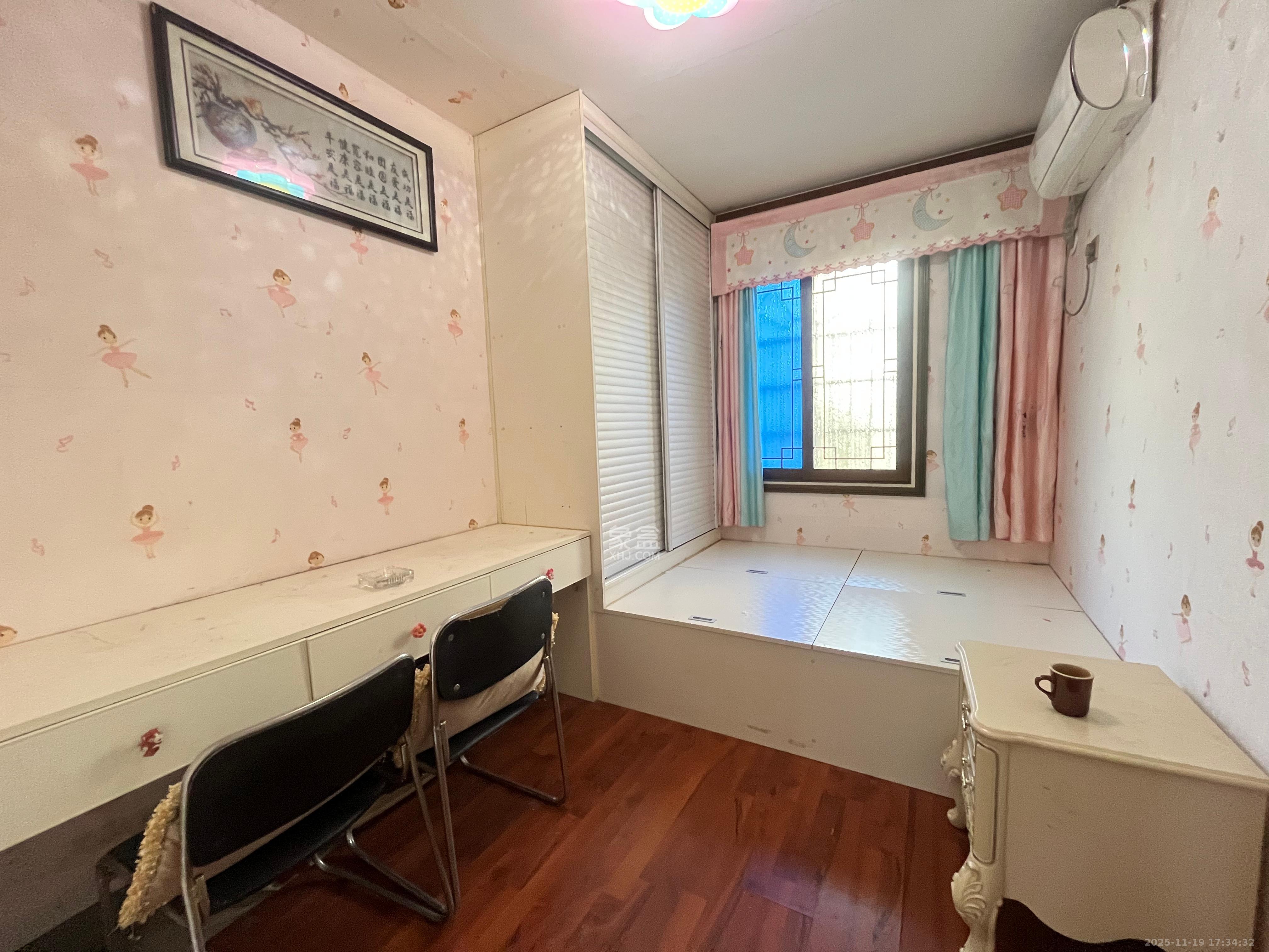 四方小区  4室2厅2卫    2800.0元/月室内图