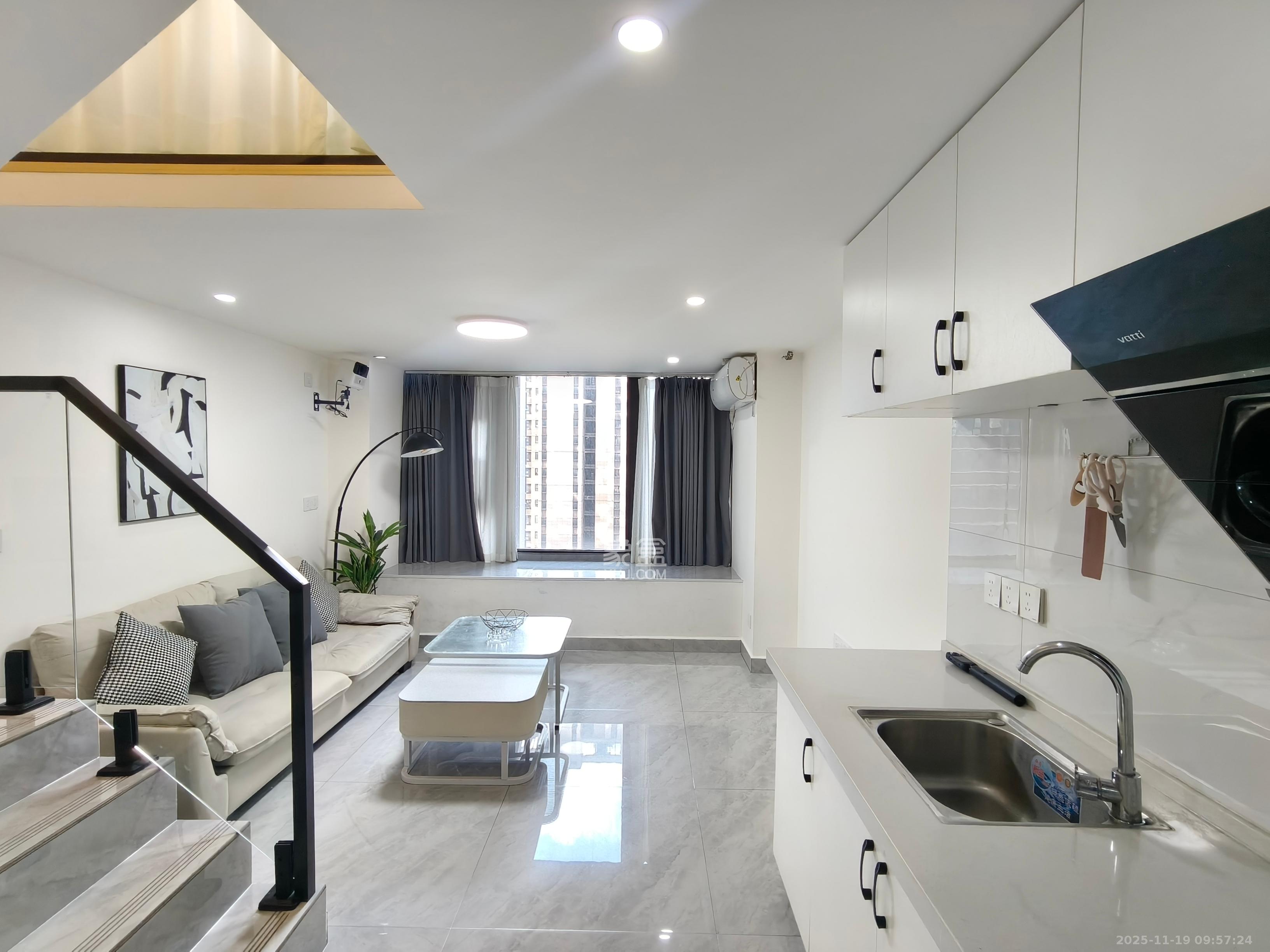 龙湖铂金岛 2室1厅1卫 2400.0元/月 龙湖铂金岛 2室1厅1卫 2400.0元/月室内图