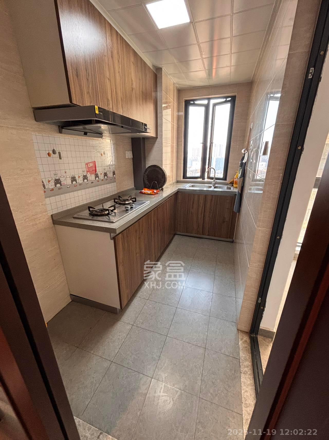 荣泰广场 3室2厅2卫 2600.0元/月 荣泰广场 3室2厅2卫 2600.0元/月室内图