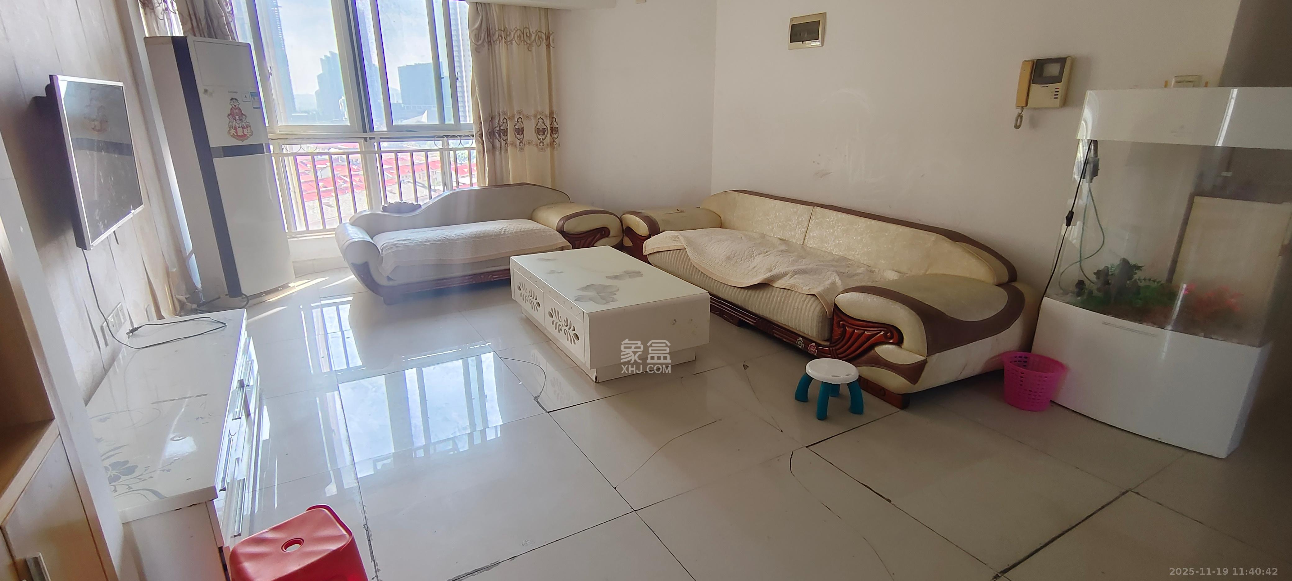 先锋水韵花都  3室2厅2卫    2100.0元/月