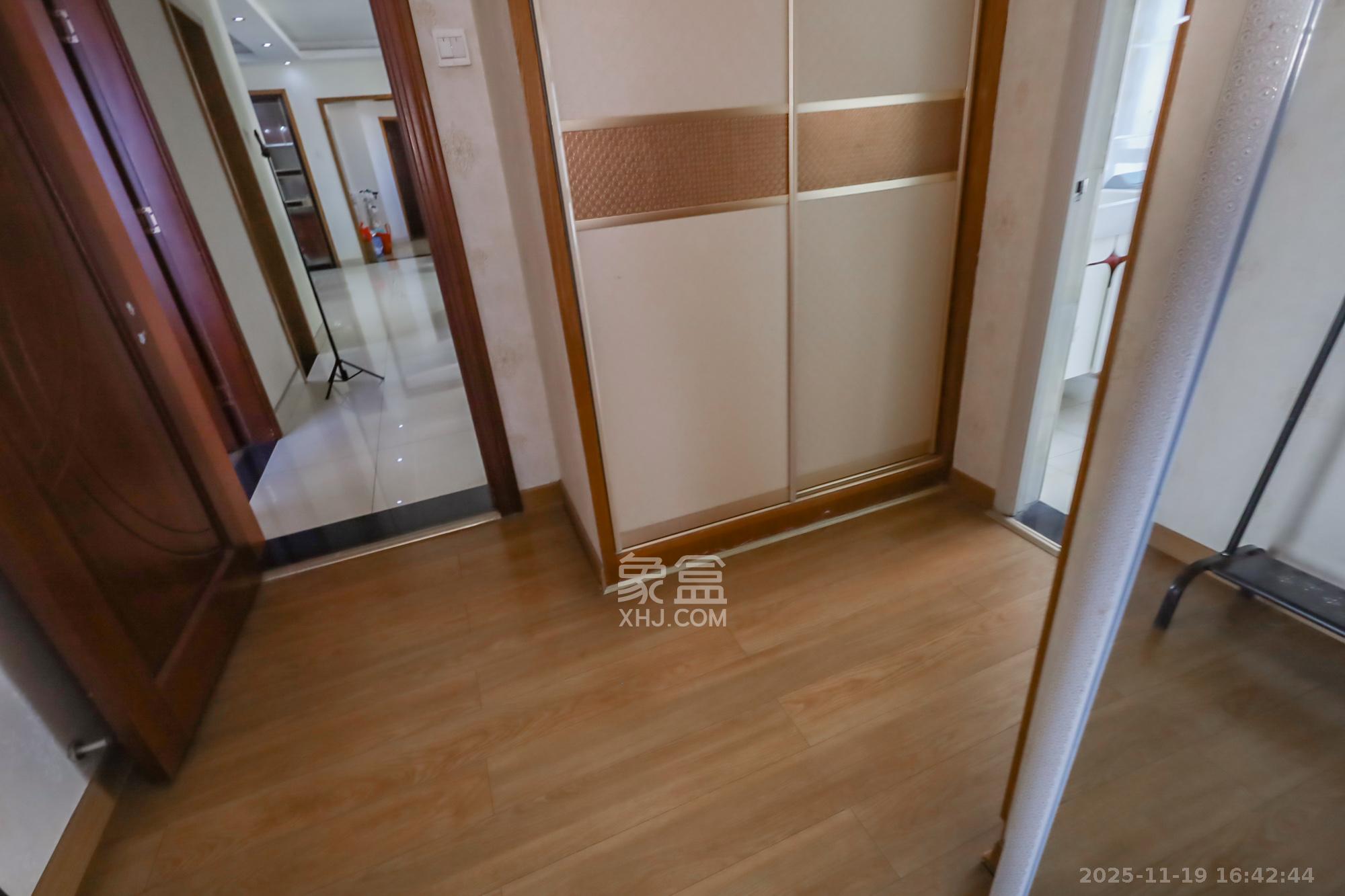 景秀江山  3室2厅2卫    160.0万其他