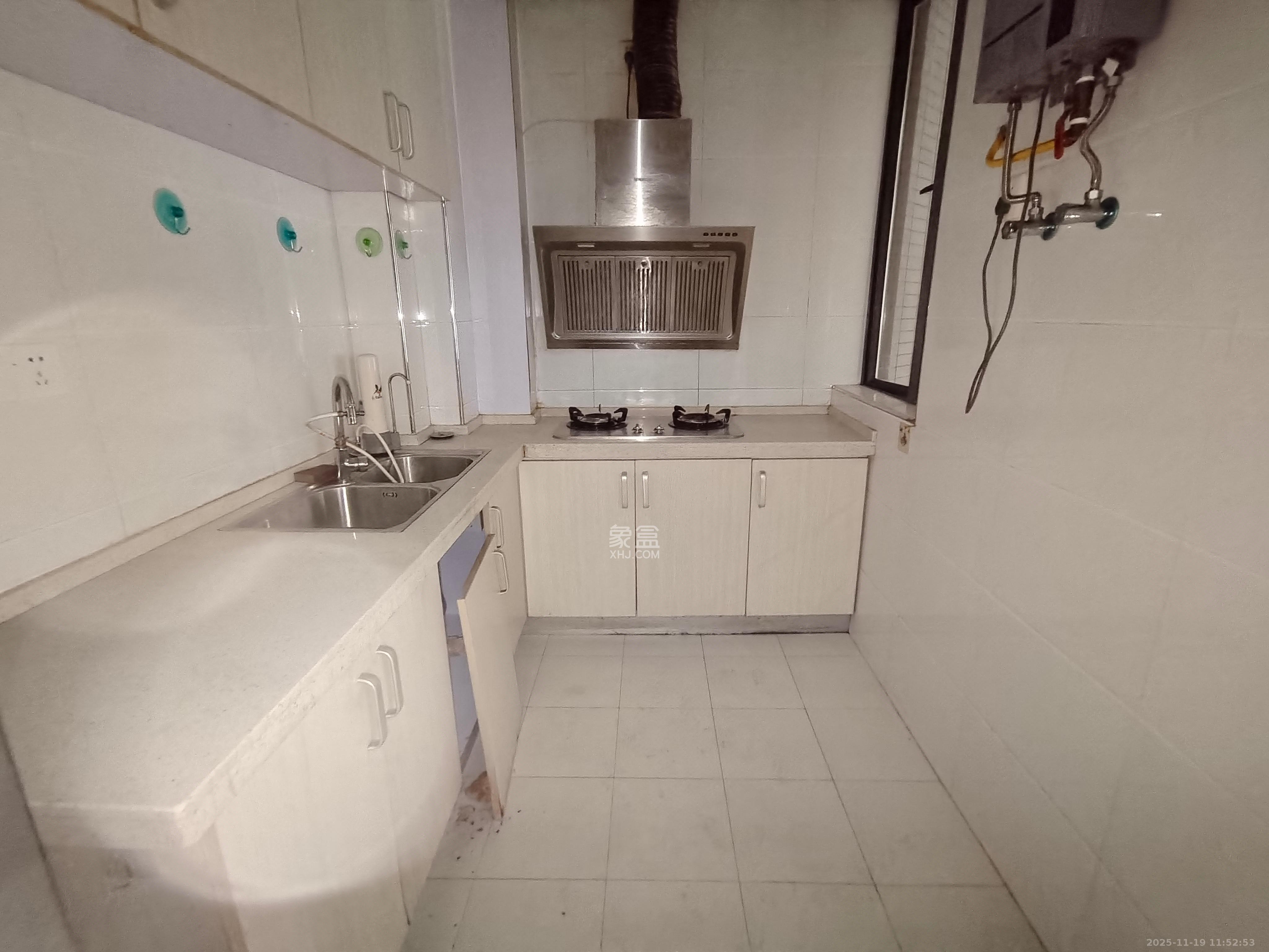 藏珑湖上国际花园  3室2厅2卫    2600.0元/月室内图