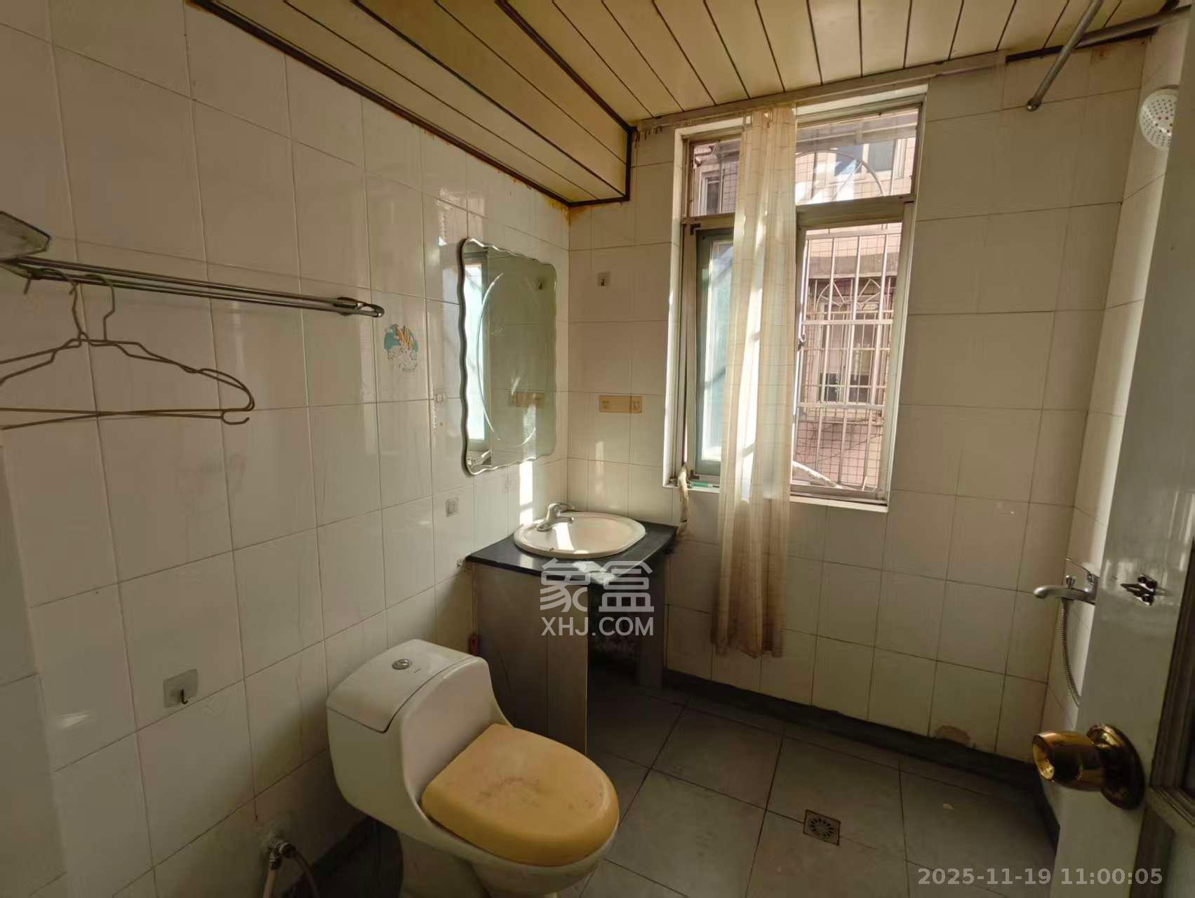 福乐名园  4室1厅1卫    3200.0元/月室内图