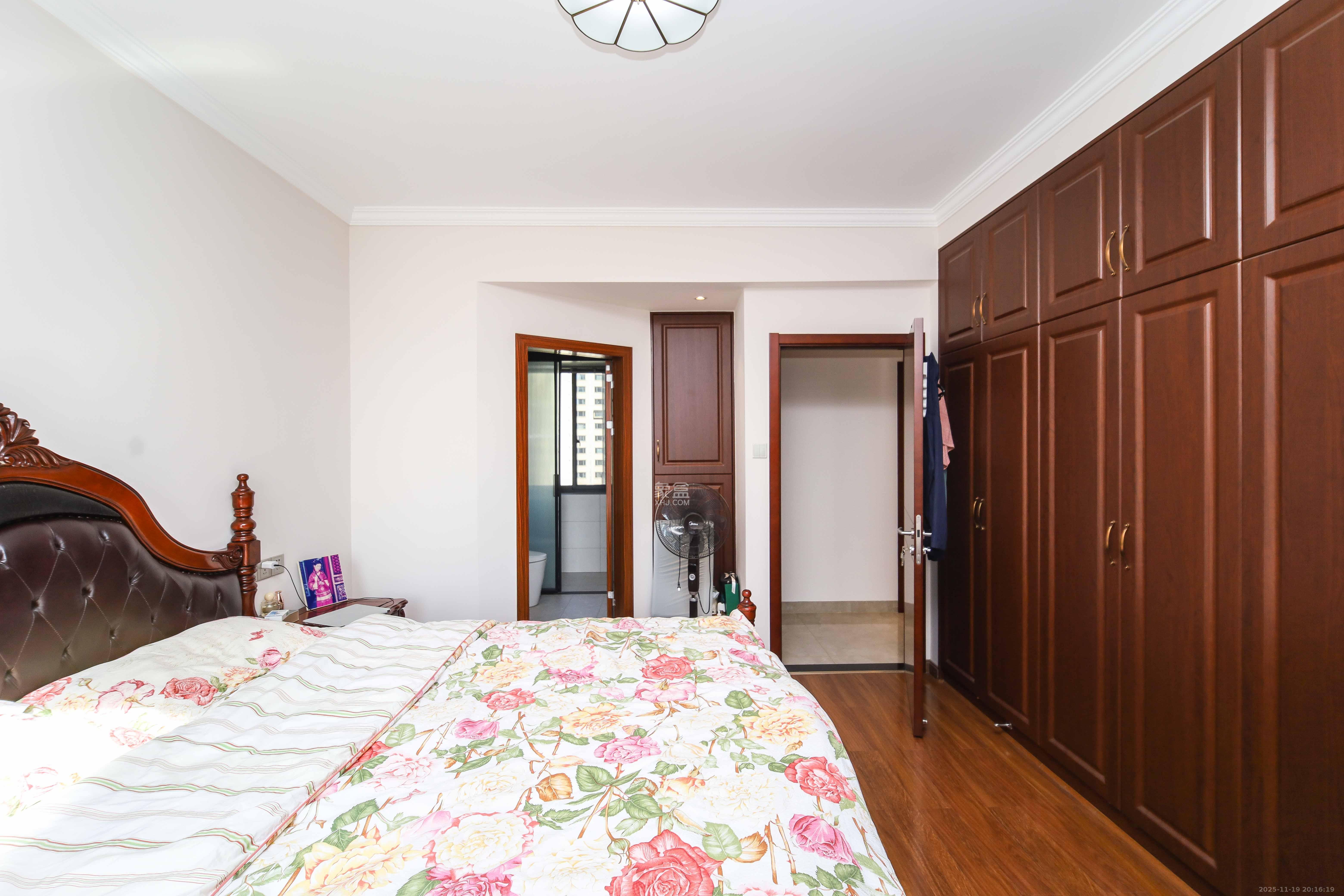 江河东澜湾 4室2厅2卫 132.0万 江河东澜湾 4室2厅2卫 132.0万卧室