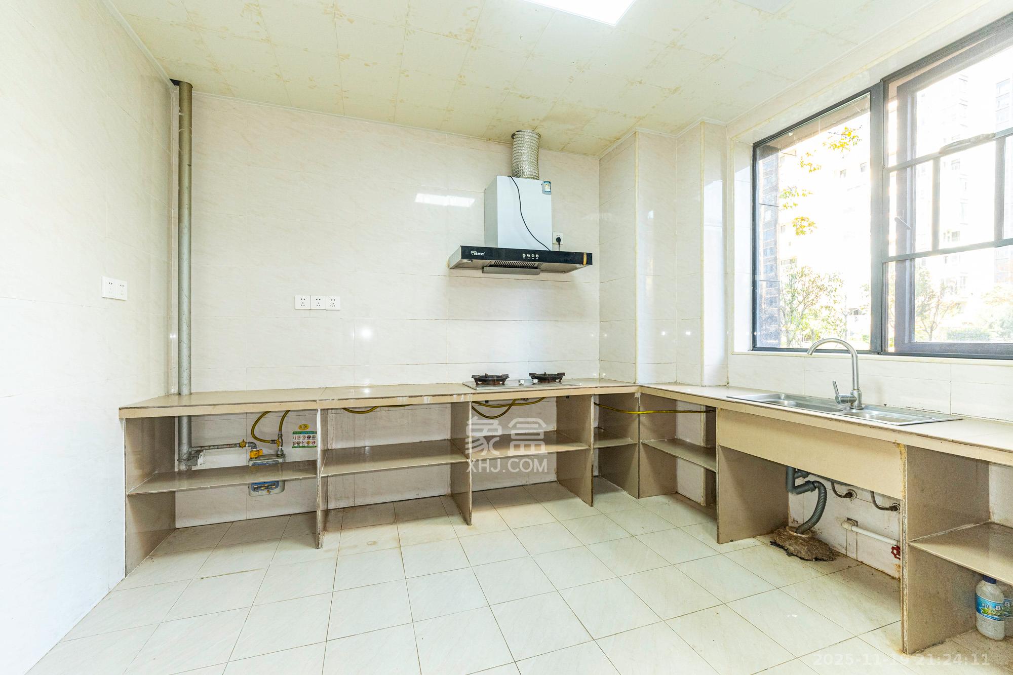 永宏万家里 4室2厅2卫 120.0万 永宏万家里 4室2厅2卫 120.0万厨房