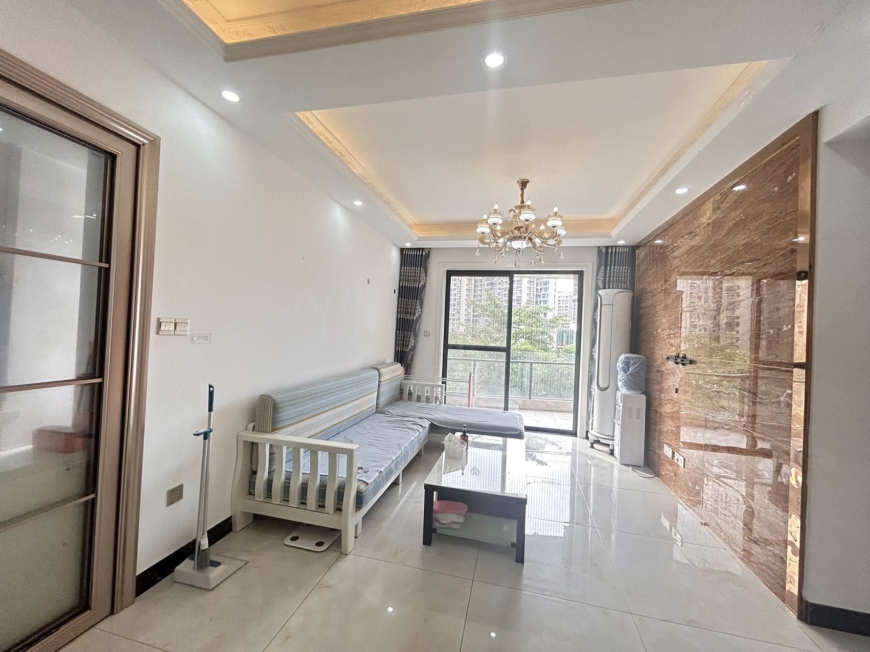 绿地海长流一期  2室2厅1卫    2200.0元/月室内图