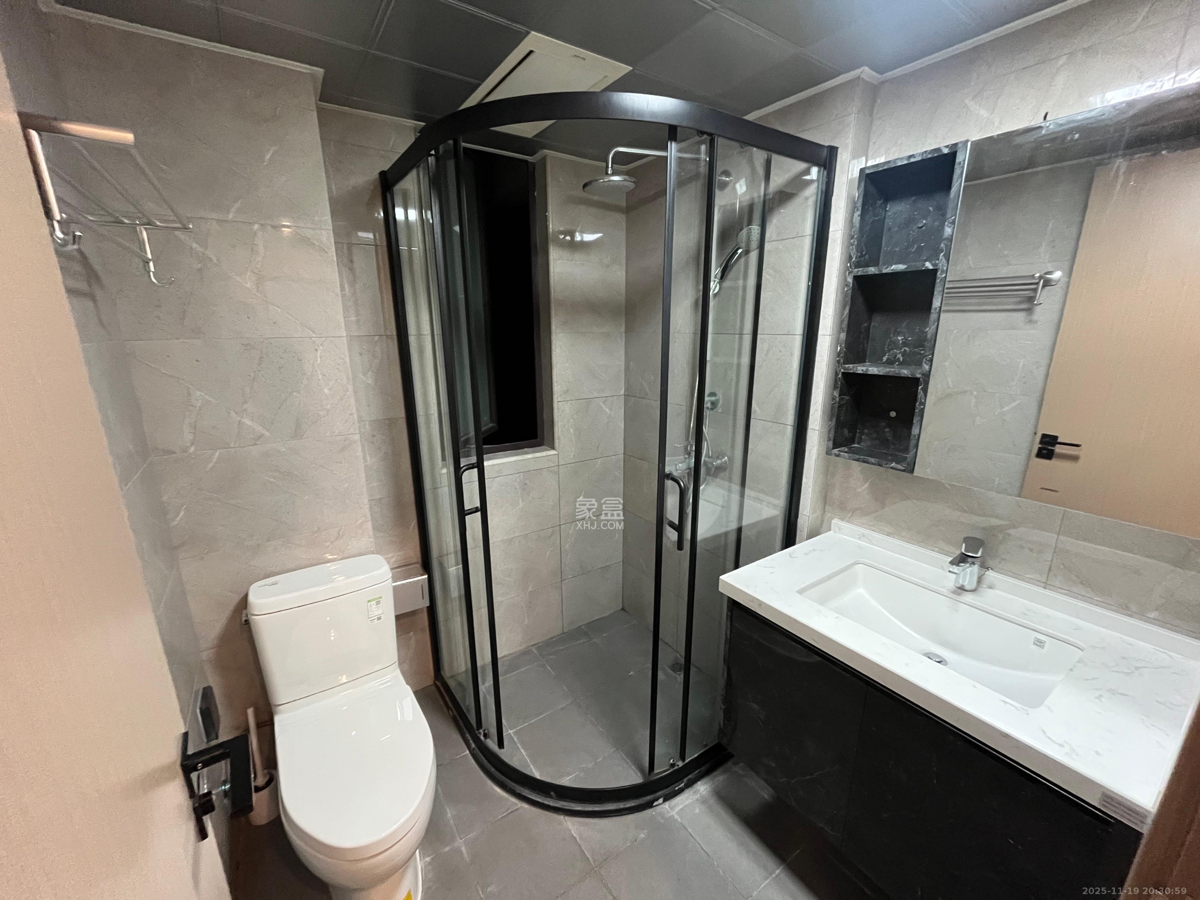 臻园 3室1厅2卫 3000.0元/月 臻园 3室1厅2卫 3000.0元/月室内图