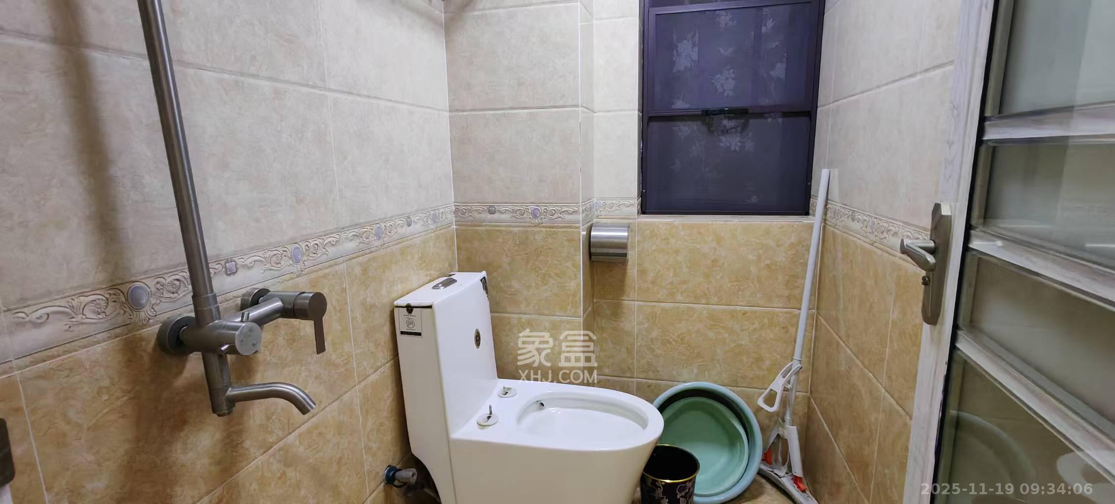 东方美地  3室2厅2卫    2400.0元/月室内图