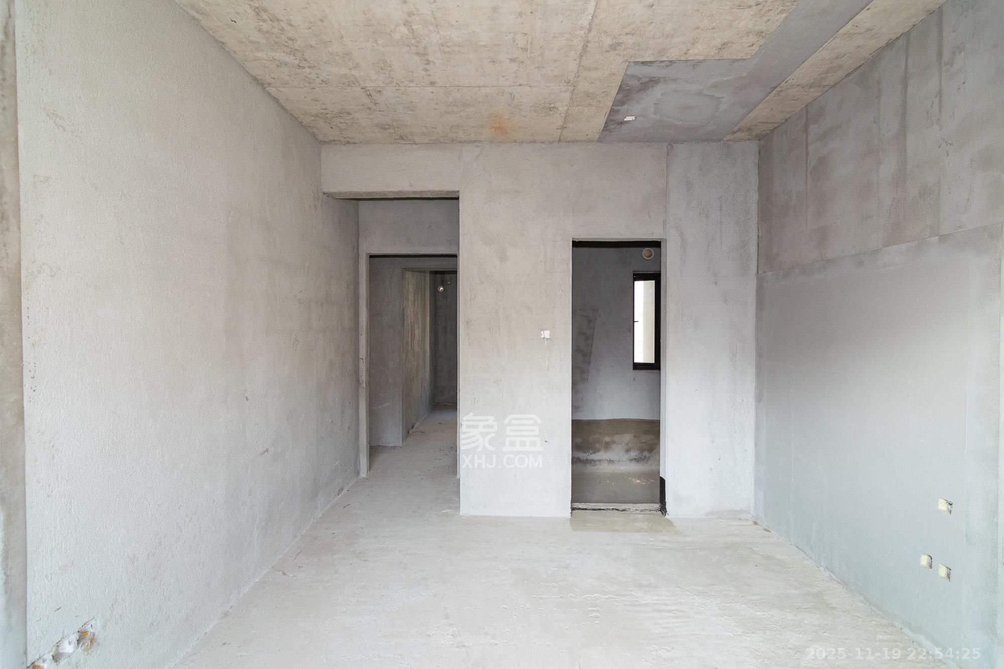 大汉汉府一期  4室2厅2卫    68.0万卧室