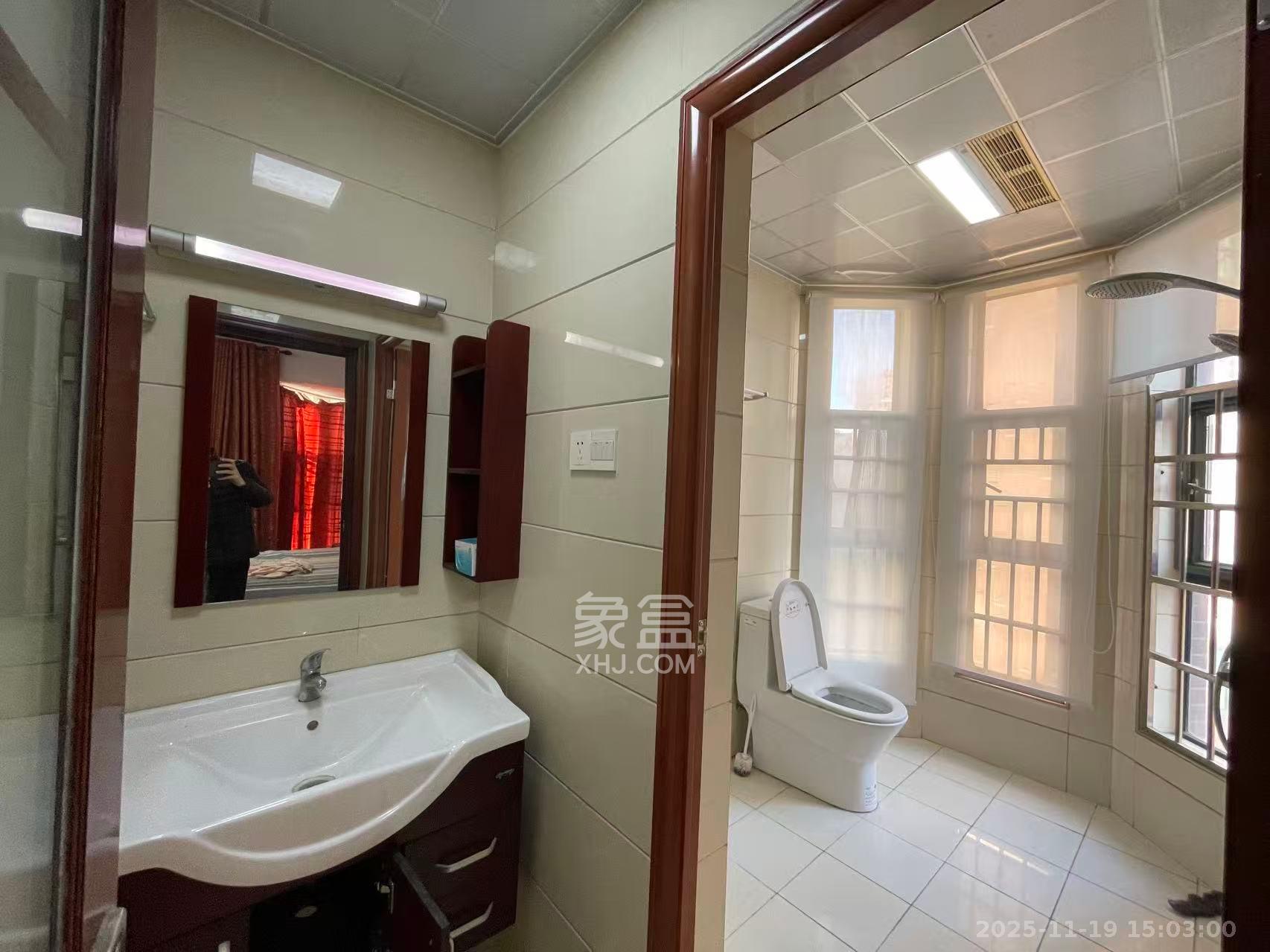 天城尚品 5室2厅2卫 5000.0元/月 天城尚品 5室2厅2卫 5000.0元/月室内图