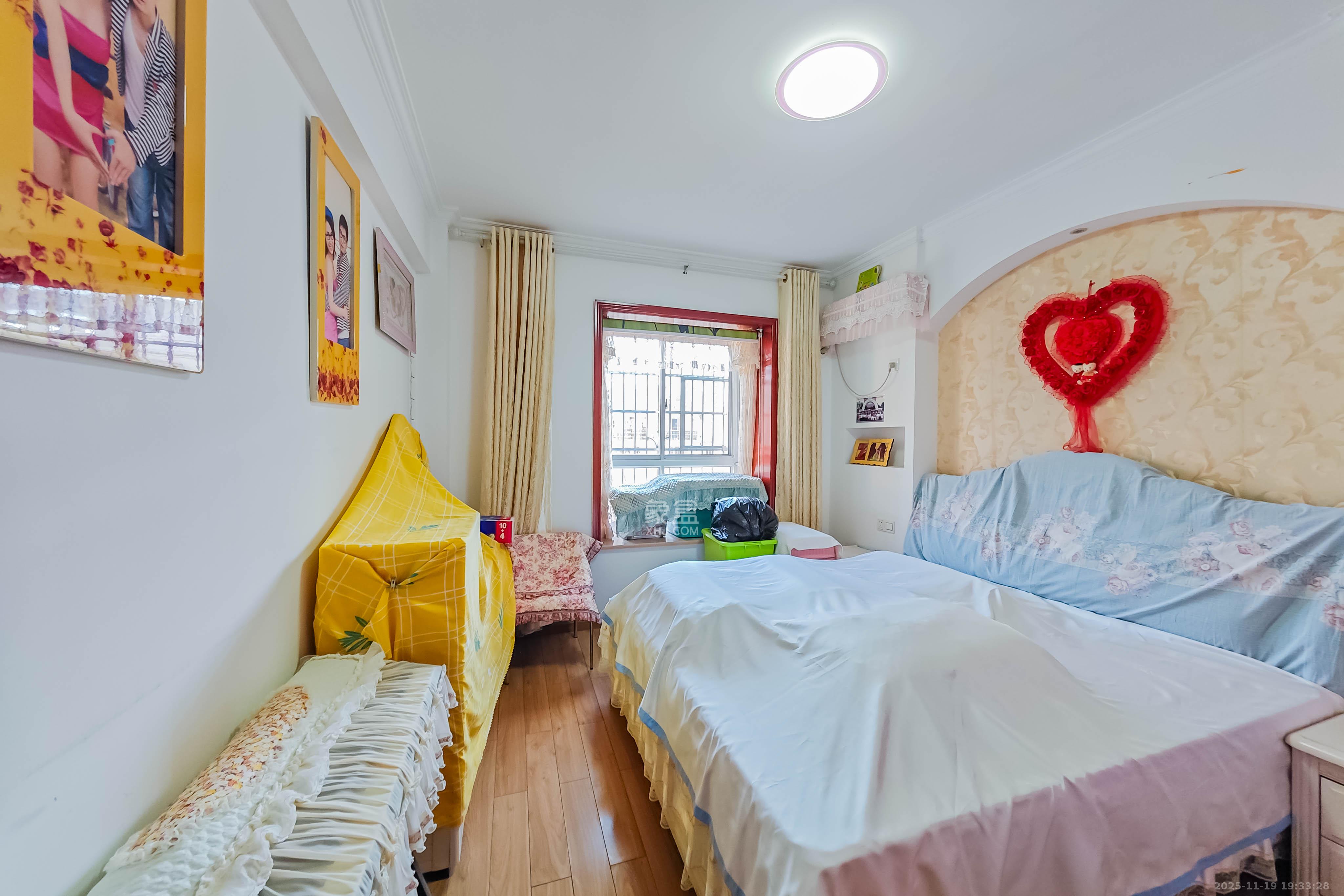 城市山水豪园（山水城市风景）  3室2厅2卫    135.0万卧室