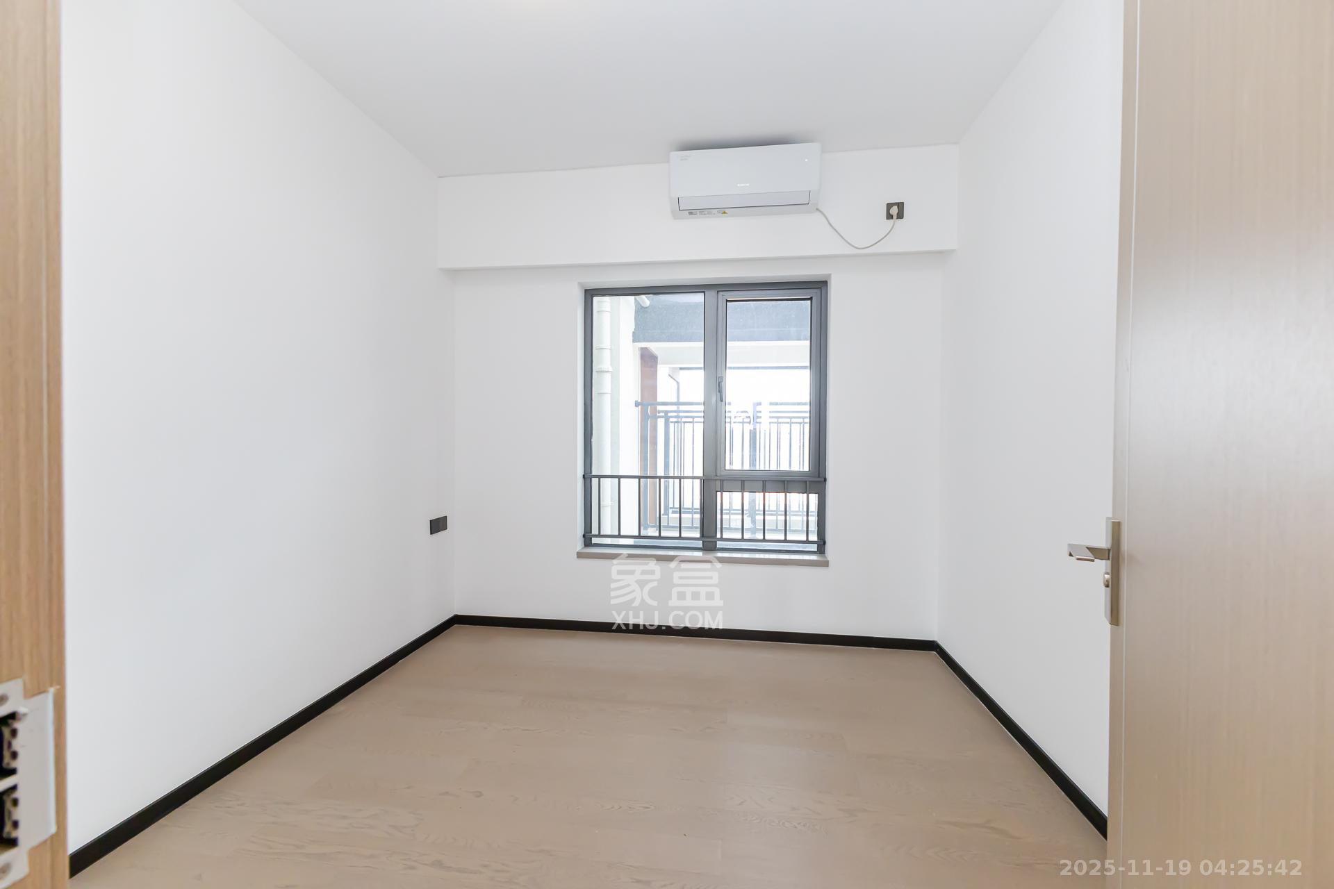 时代倾城汀蓝（时代倾城六期）  3室2厅2卫    138.0万卧室