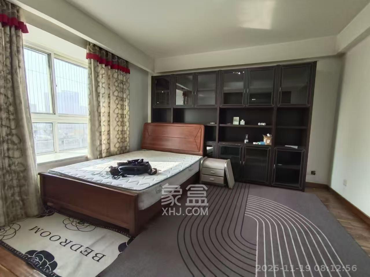 嘉盛华庭（一期、二期、三期）  5室2厅3卫    5500.0元/月室内图