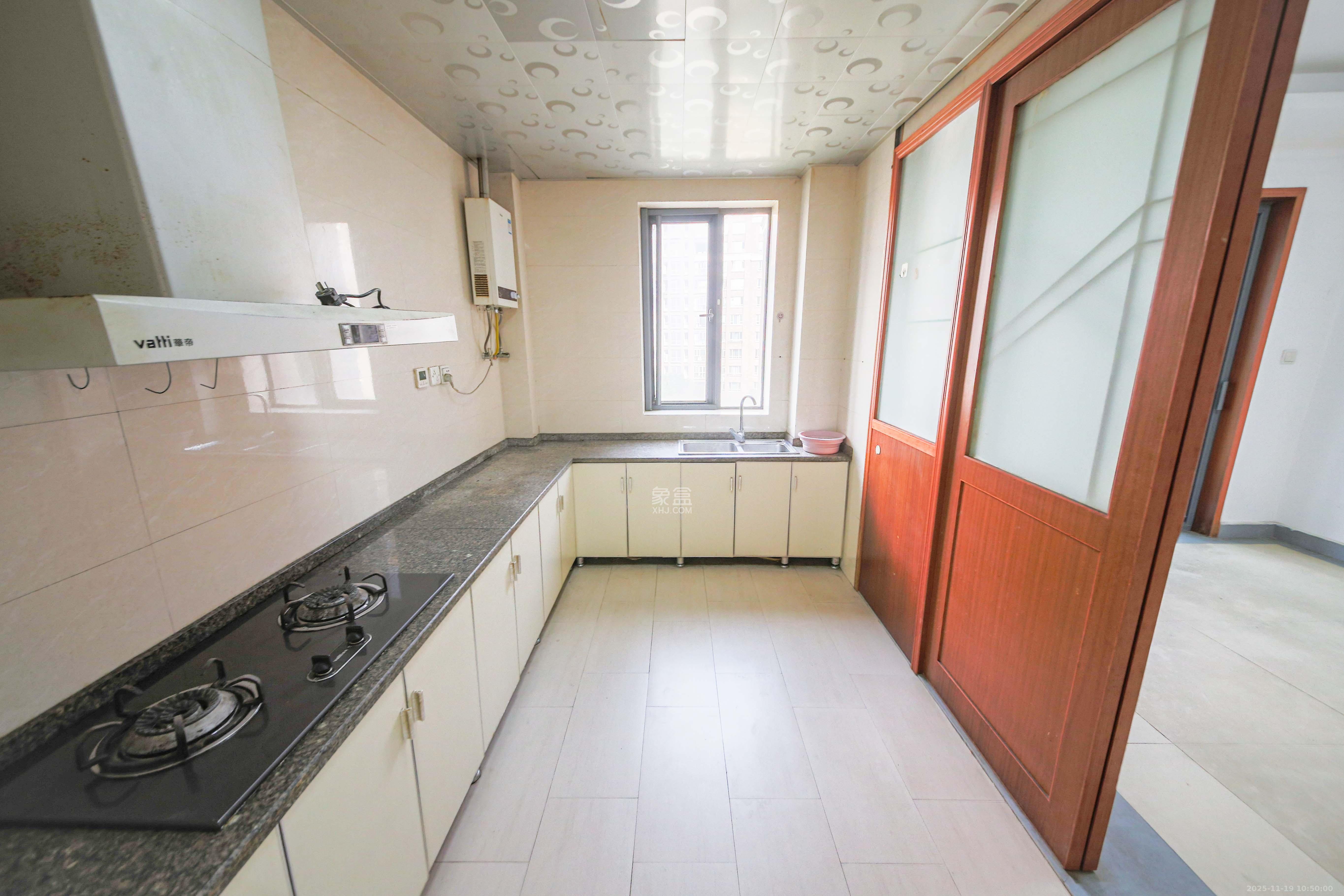 奥林匹克花园 3室2厅2卫 113.0万 奥林匹克花园 3室2厅2卫 113.0万厨房