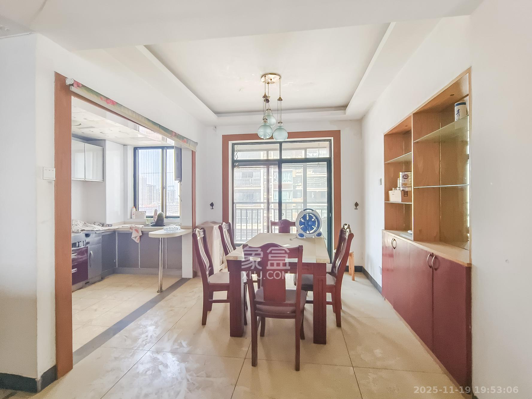 圆梦完美生活  4室2厅1卫    69.0万客厅