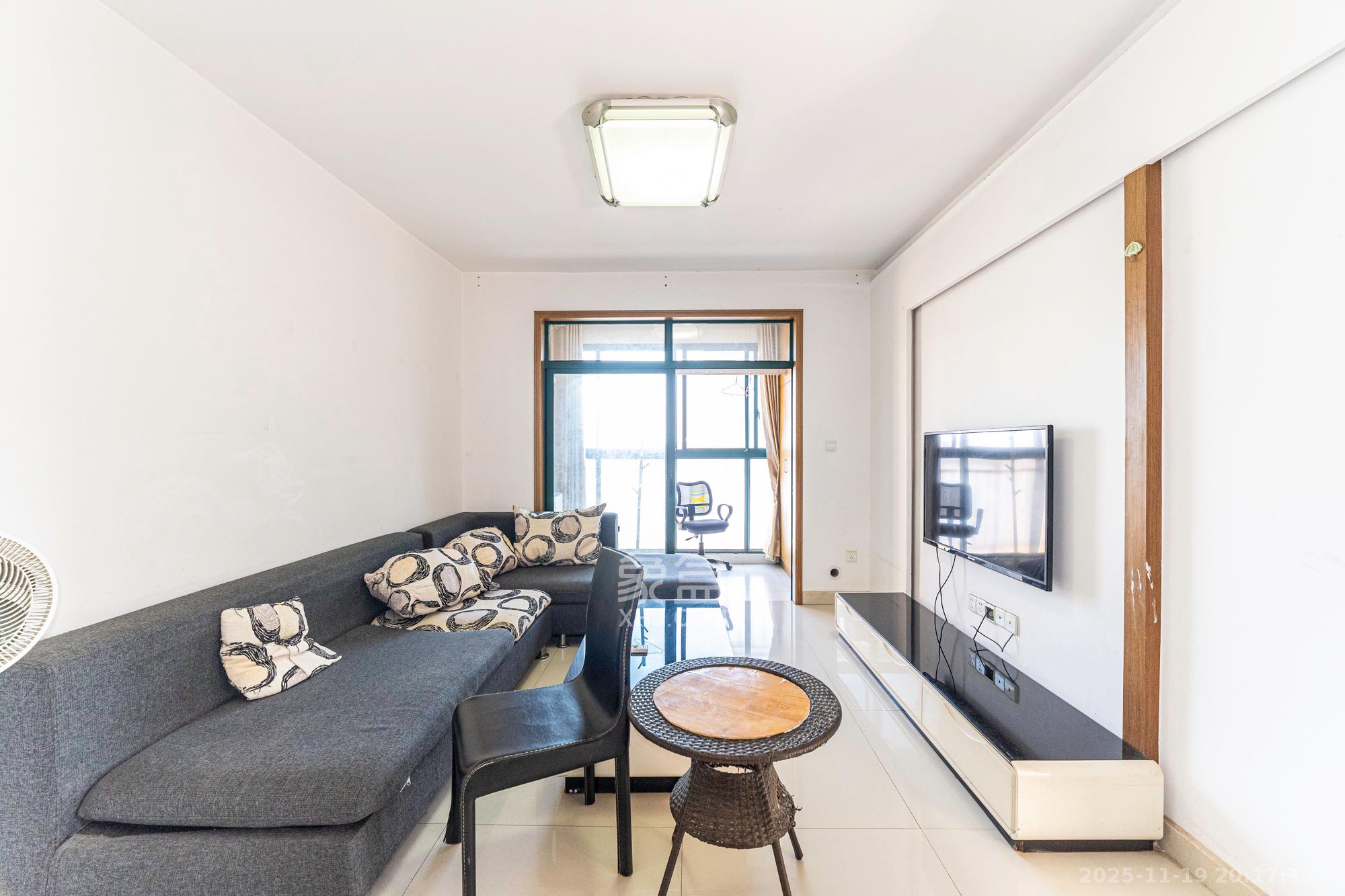 绿洲花园  2室2厅1卫    75.0万