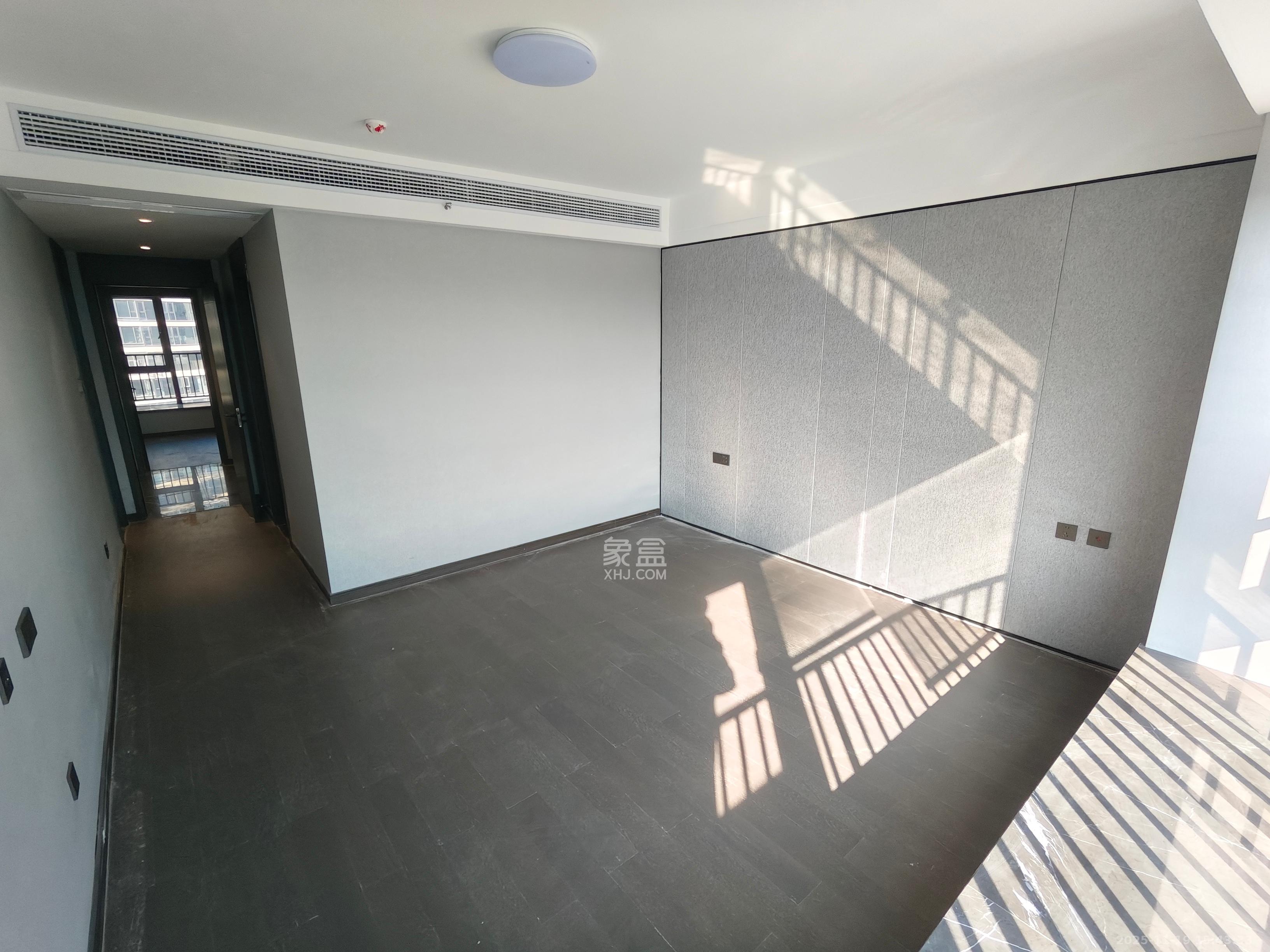 绿地麓云国际一期 6室2厅3卫 7500.0元/月 绿地麓云国际一期 6室2厅3卫 7500.0元/月室内图