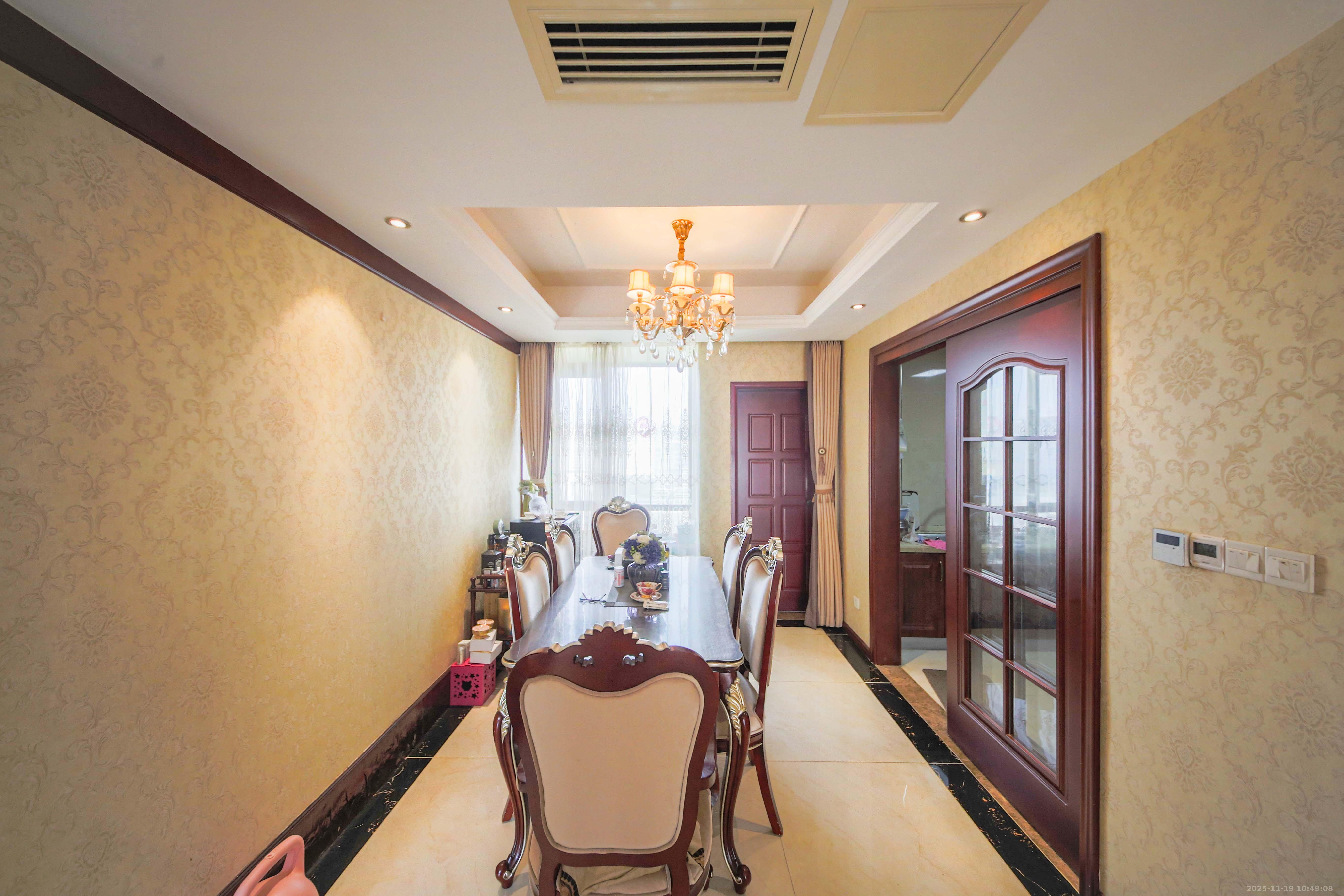 奥林匹克花园 3室2厅2卫 160.0万 奥林匹克花园 3室2厅2卫 160.0万客厅