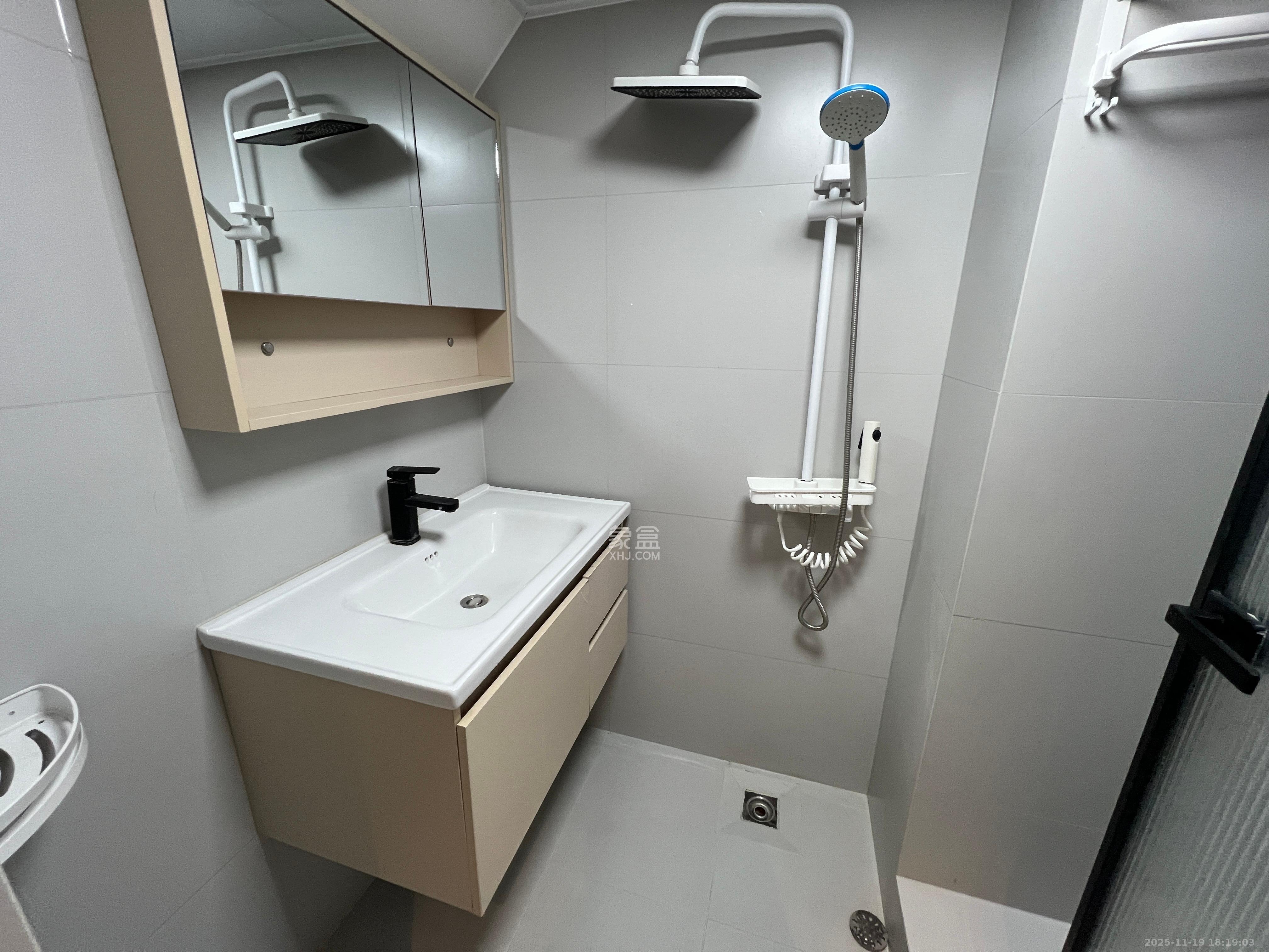 卓越江岸 1室0厅0卫 2600.0元/月 卓越江岸 1室0厅0卫 2600.0元/月室内图