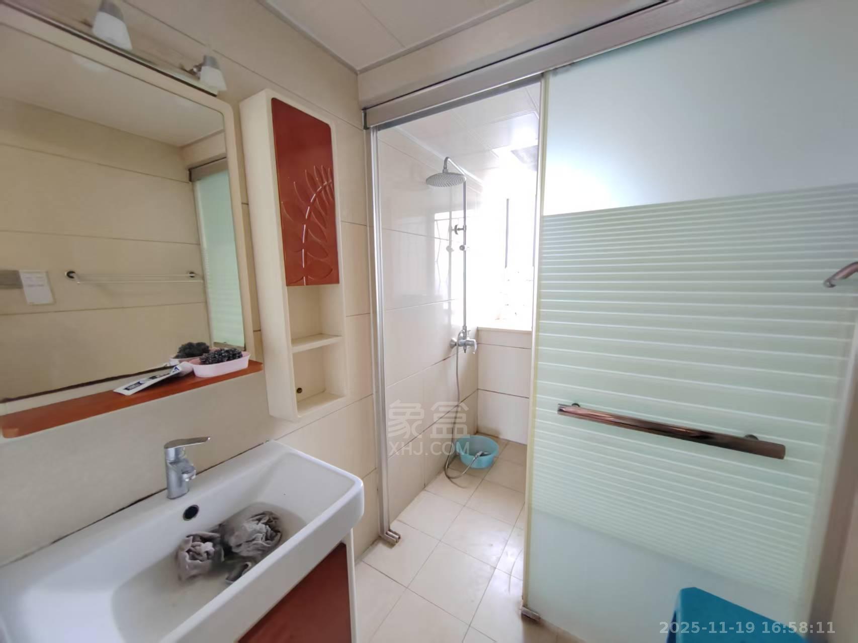 流金岁月-华晨国际  4室2厅2卫    2300.0元/月室内图