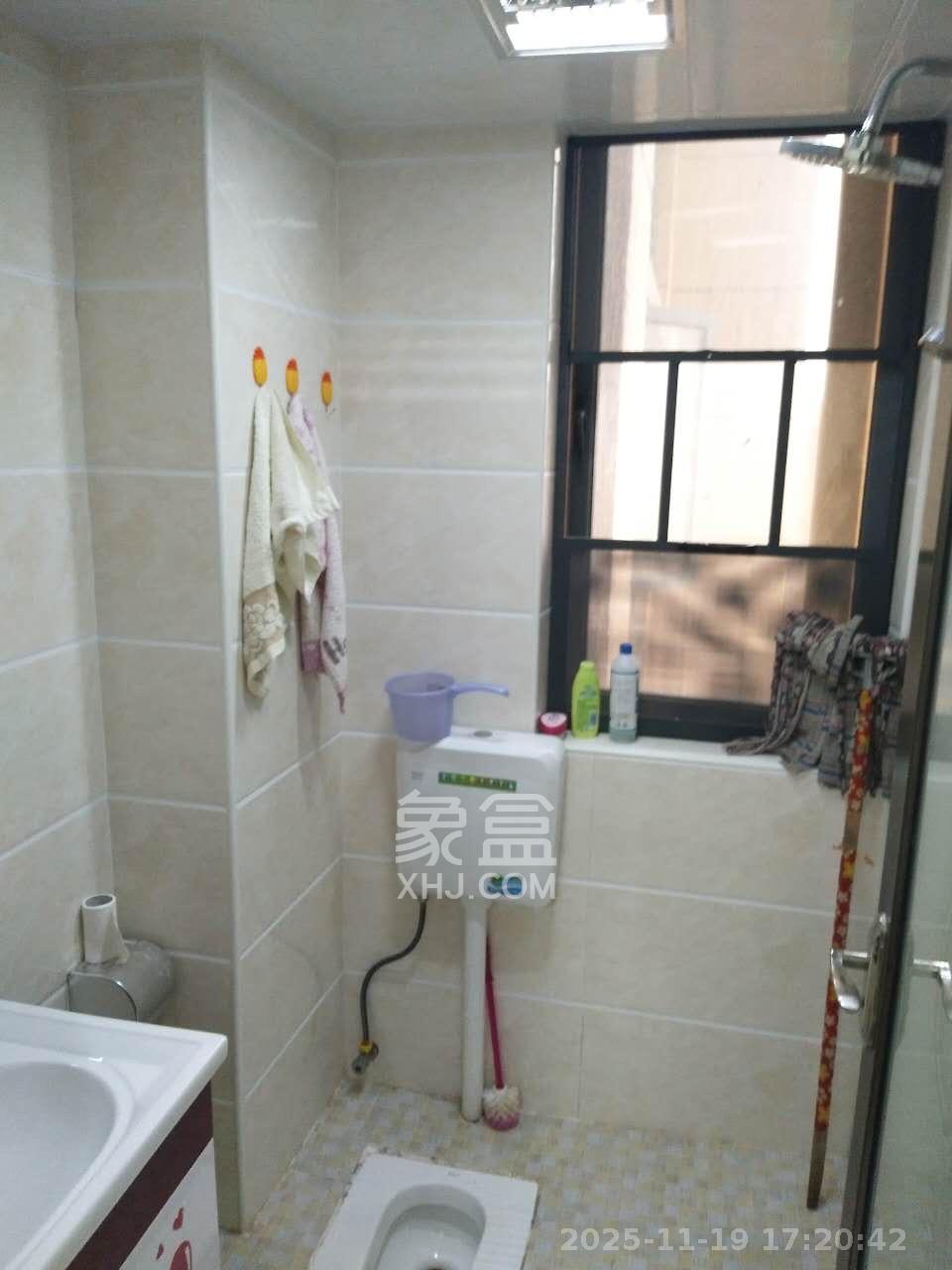 荣盛花语馨苑  2室1厅1卫    2200.0元/月室内图