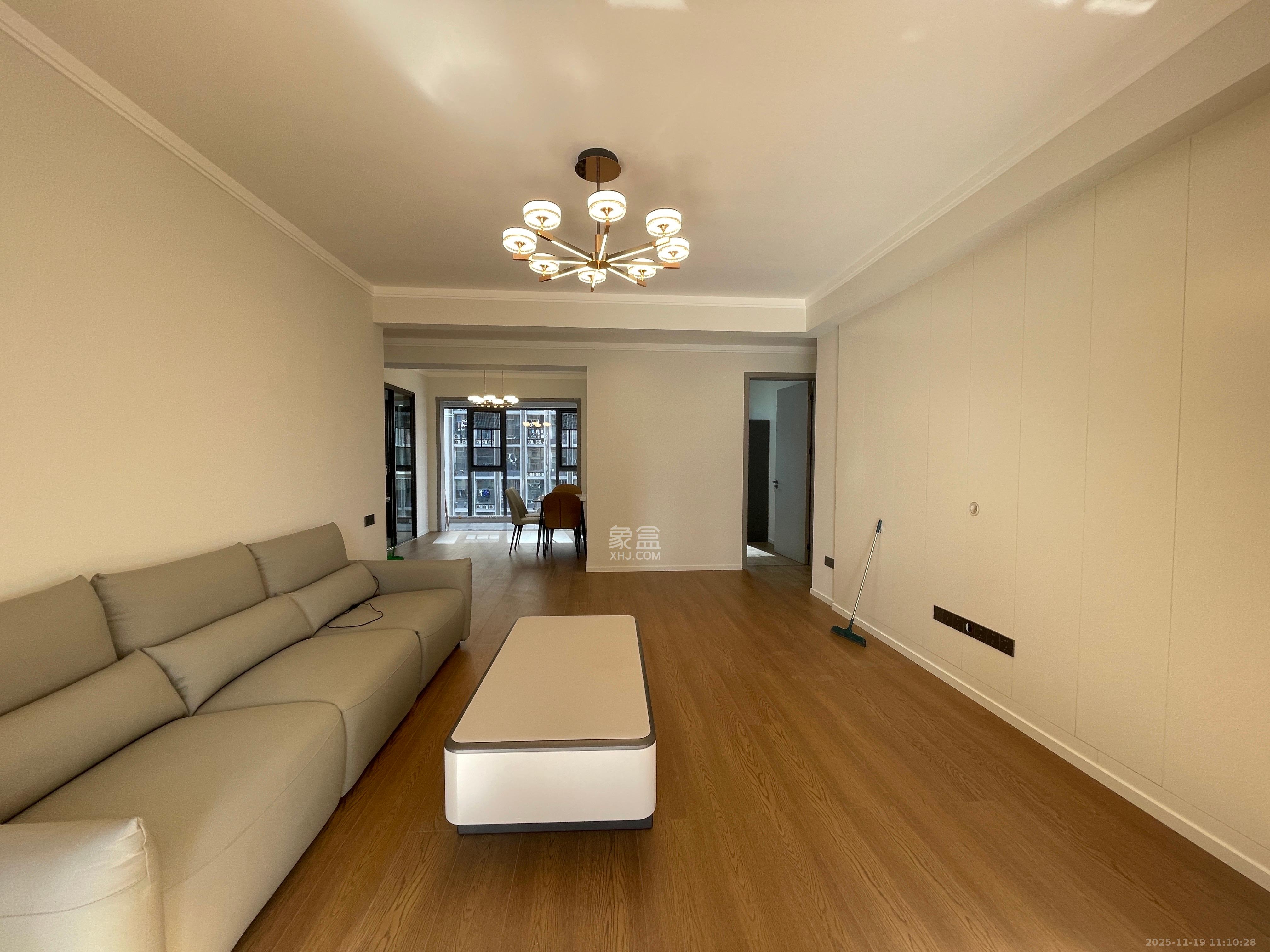 岭福家苑(天心佳苑) 3室2厅2卫 3400.0元/月 岭福家苑(天心佳苑) 3室2厅2卫 3400.0元/月室内图