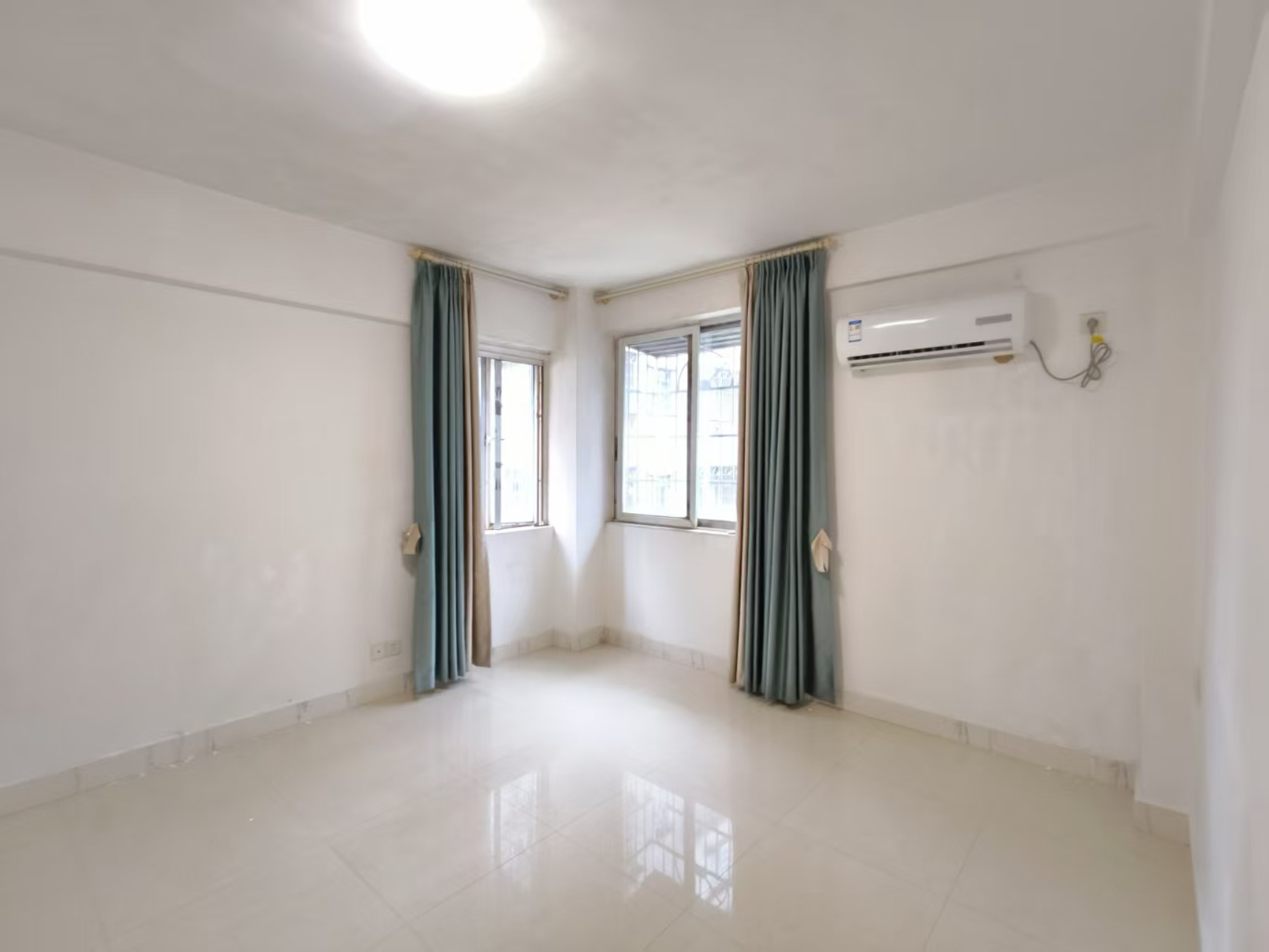 顺发新村 4室2厅1卫 3500.0元/月 顺发新村 4室2厅1卫 3500.0元/月室内图