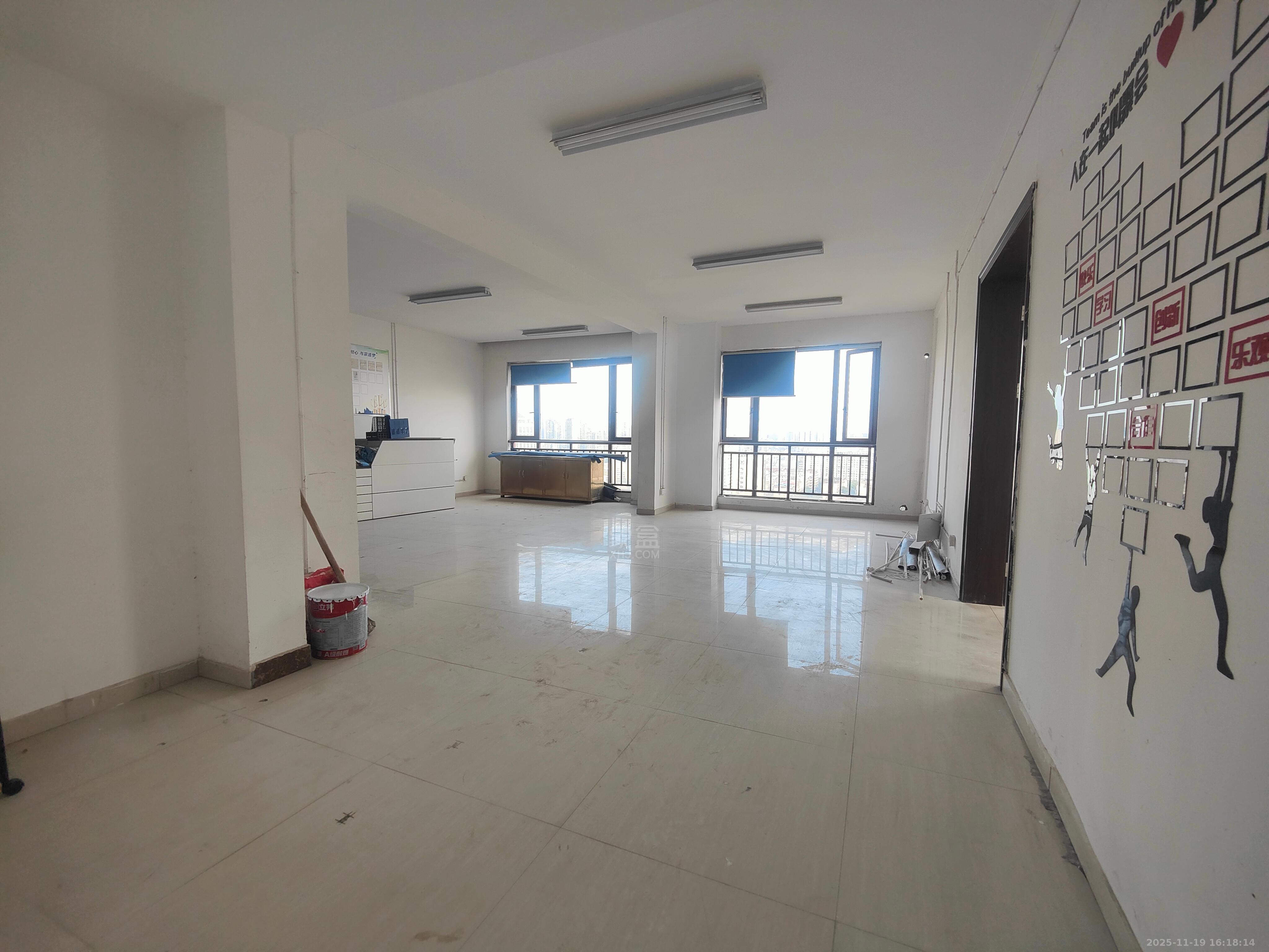 铭逸酒店  3室3厅1卫    3600.0元/月