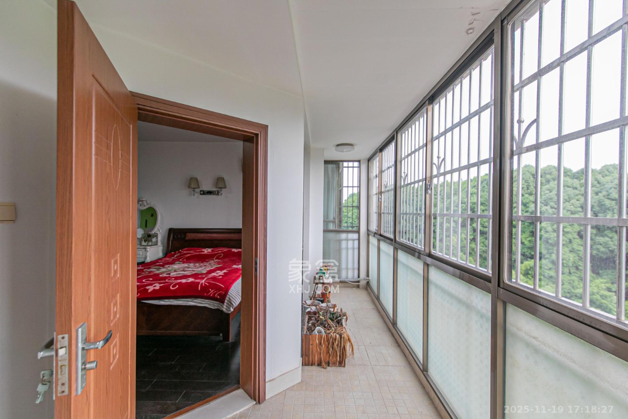 阳光丽景 4室2厅2卫 83.0万 阳光丽景 4室2厅2卫 83.0万阳台