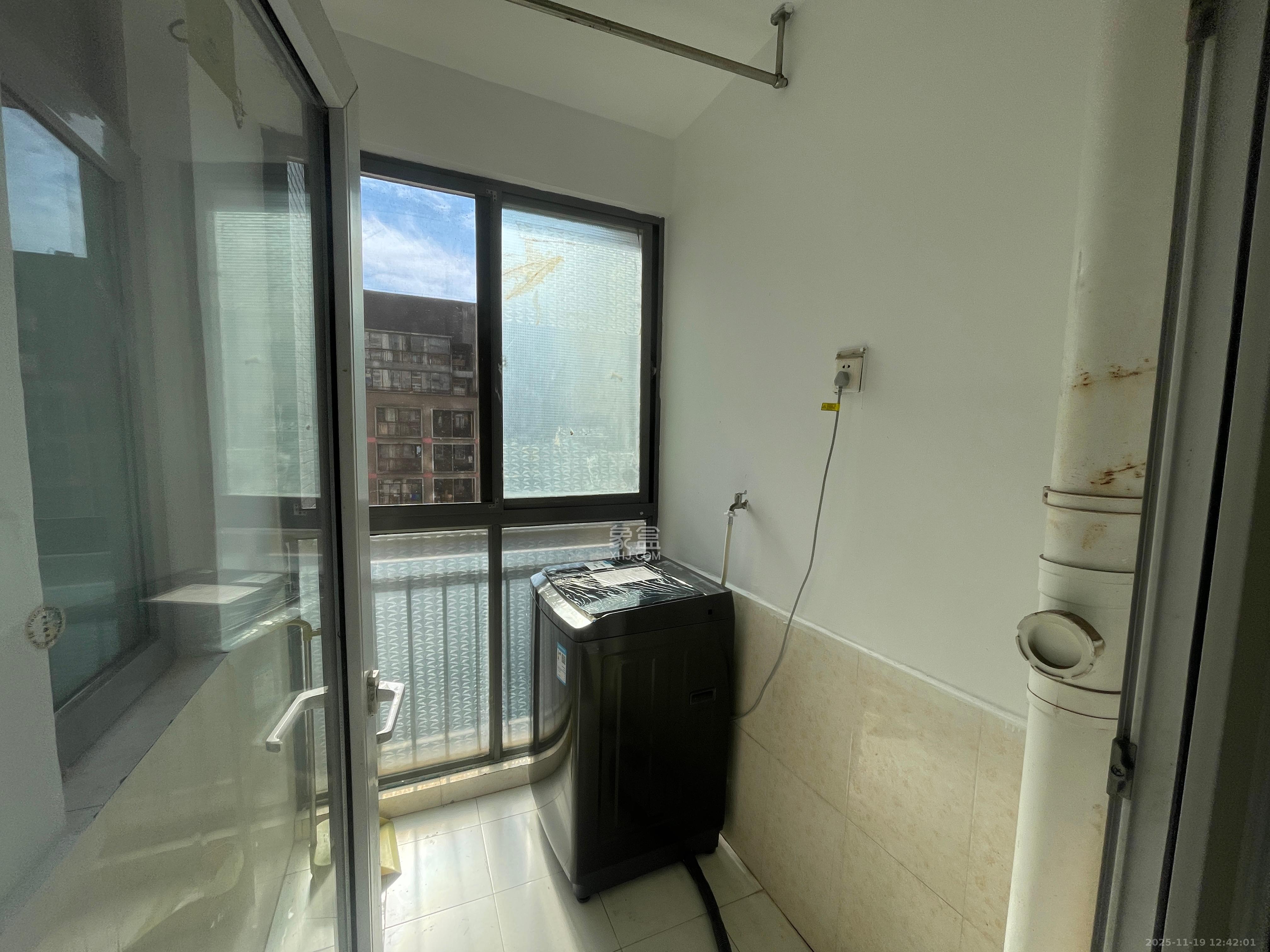 万国城(当代满庭春MOMA)一期 1室2厅1卫 1800.0元/月 万国城(当代满庭春MOMA)一期 1室2厅1卫 1800.0元/月室内图