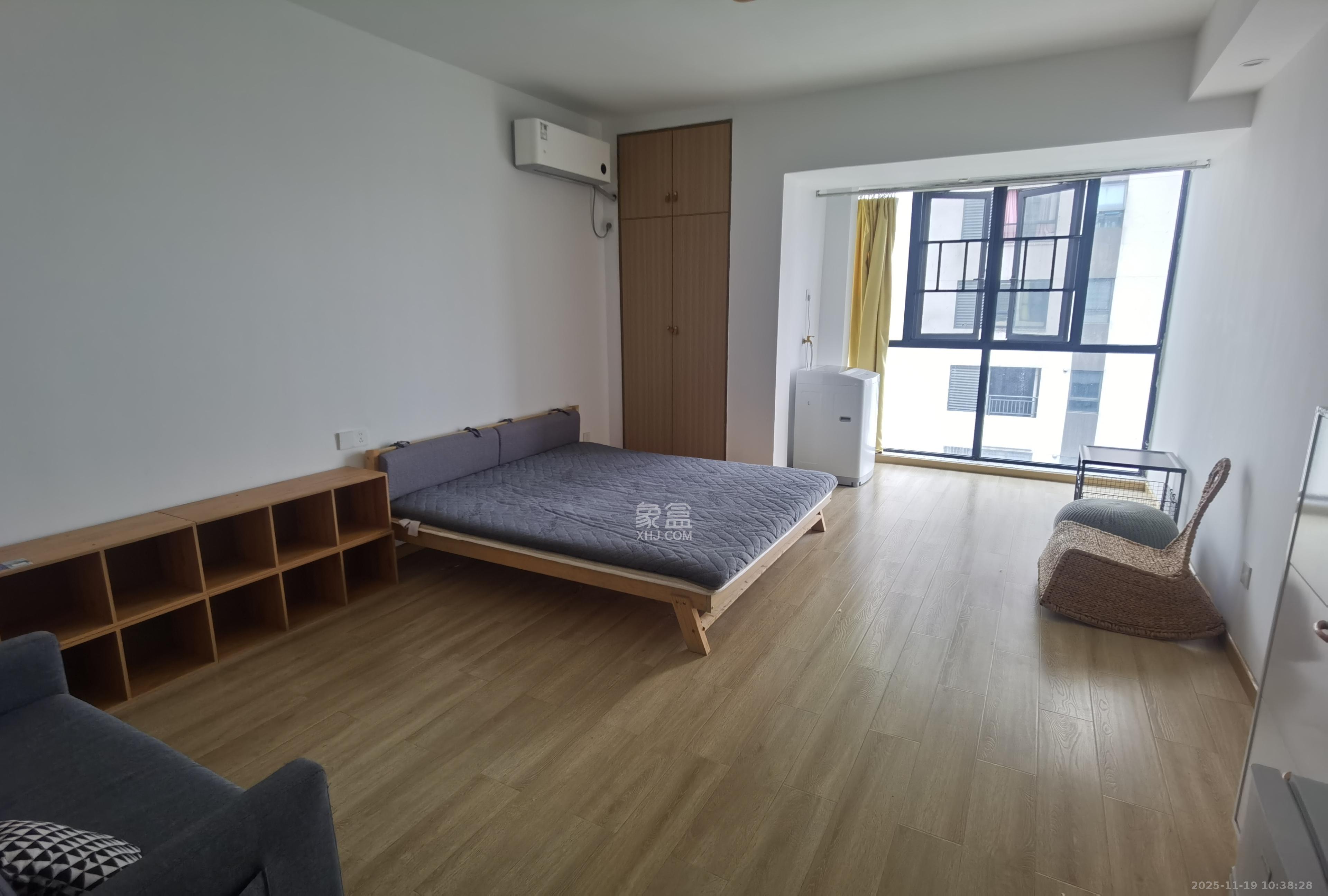 中交里城  1室1厅1卫    1500.0元/月室内图