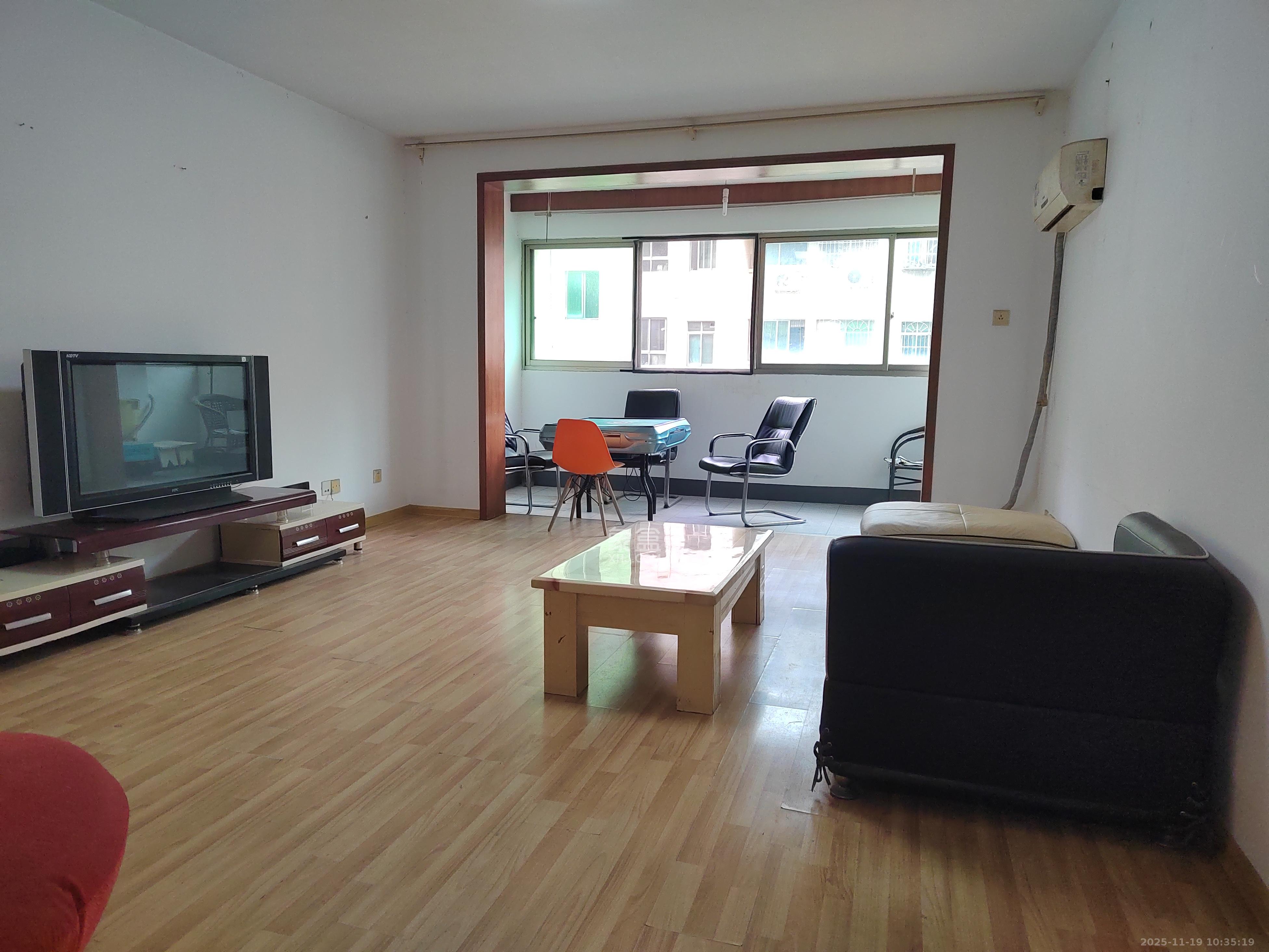 仁和家园  1室1厅1卫    1600.0元/月