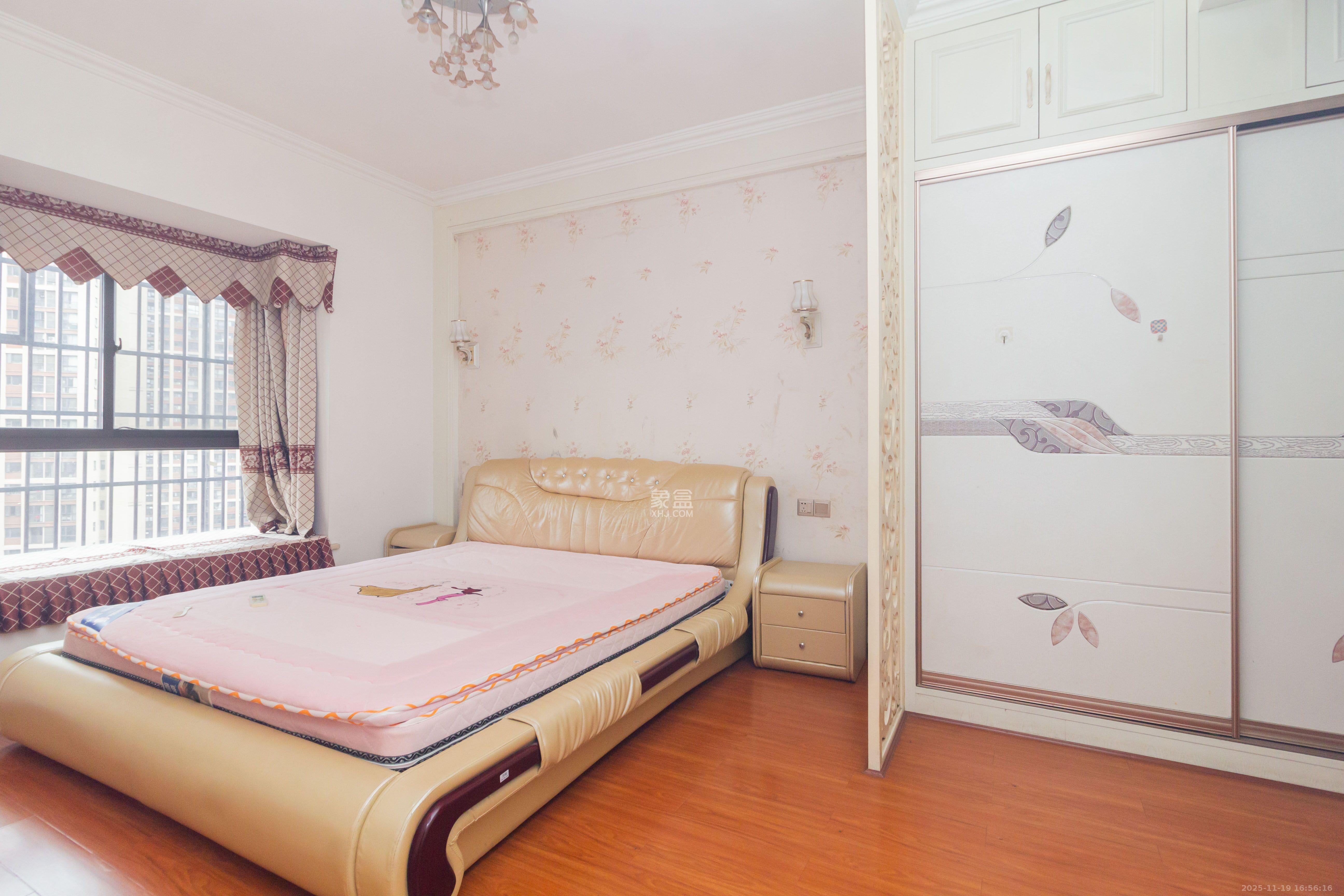 三景华御  4室2厅2卫    2200.0元/月室内图