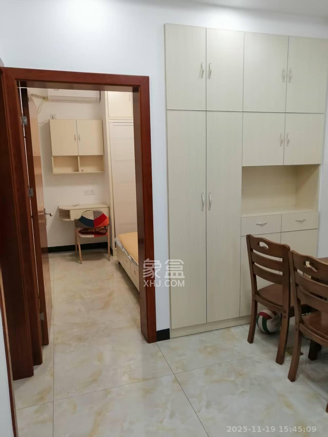 五矿万境水岸三期  2室2厅1卫    2000.0元/月