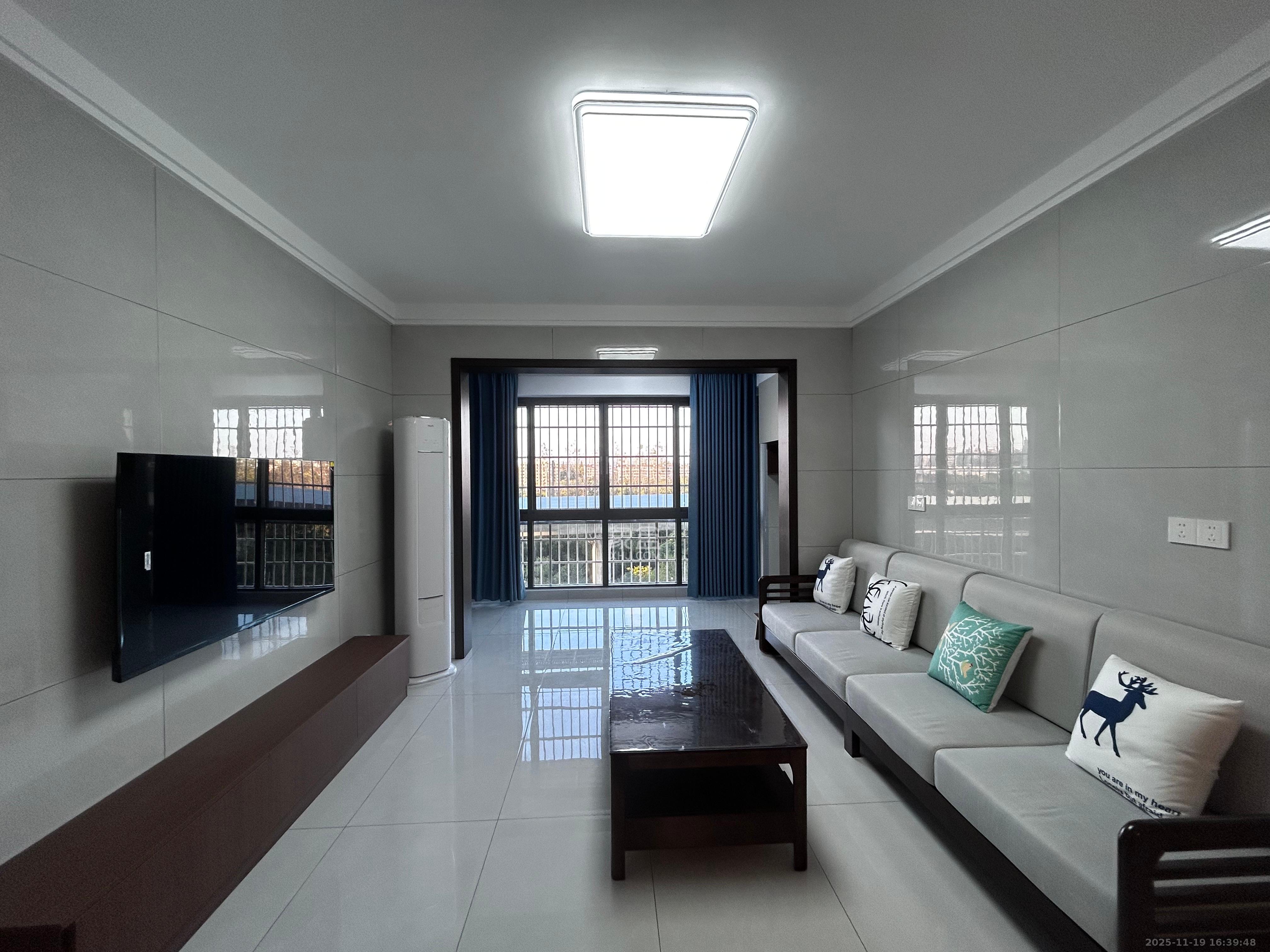 和景家园二期  3室1厅1卫    2000.0元/月