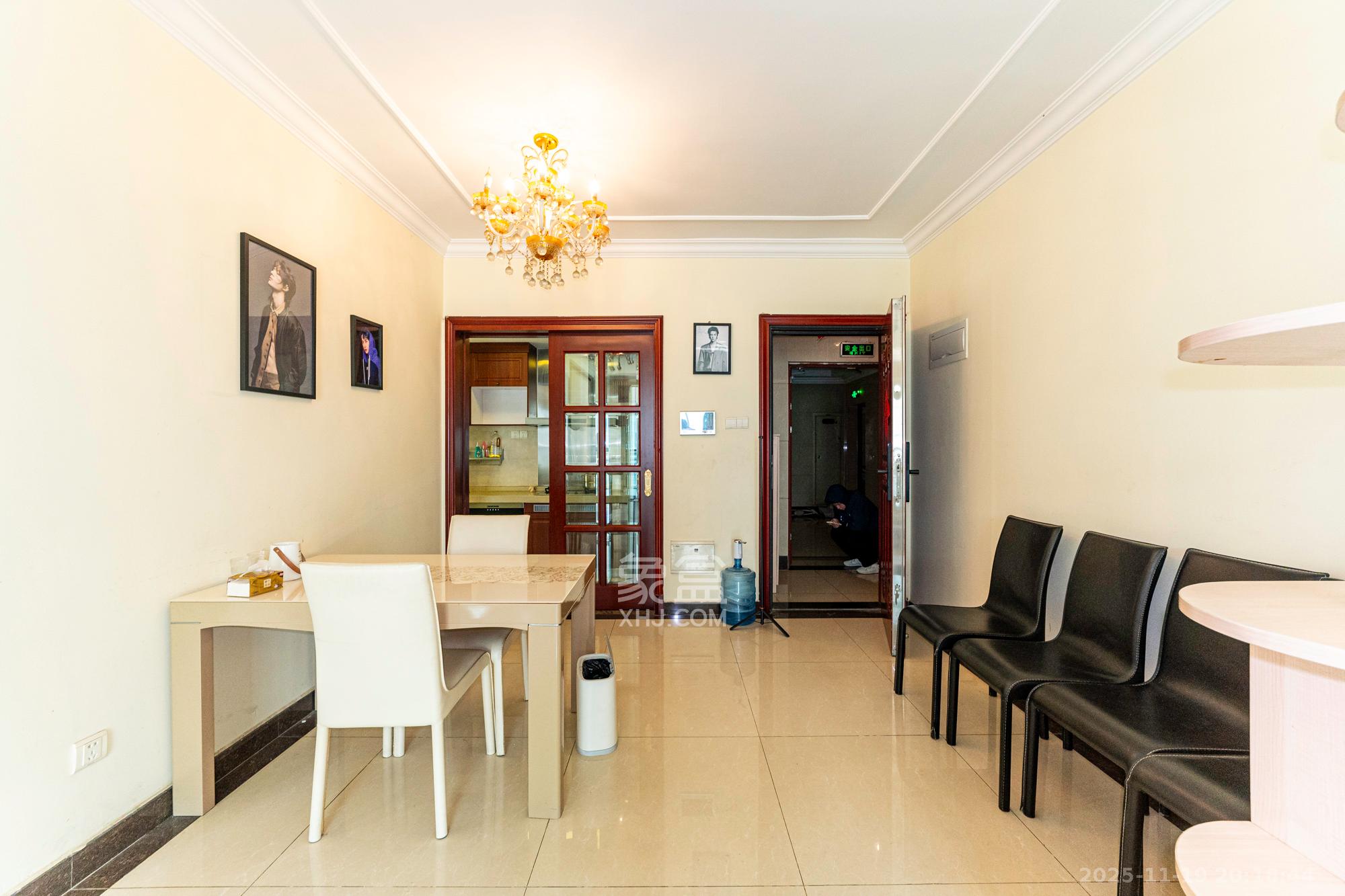 恒大雅苑  2室1厅1卫    76.0万客厅