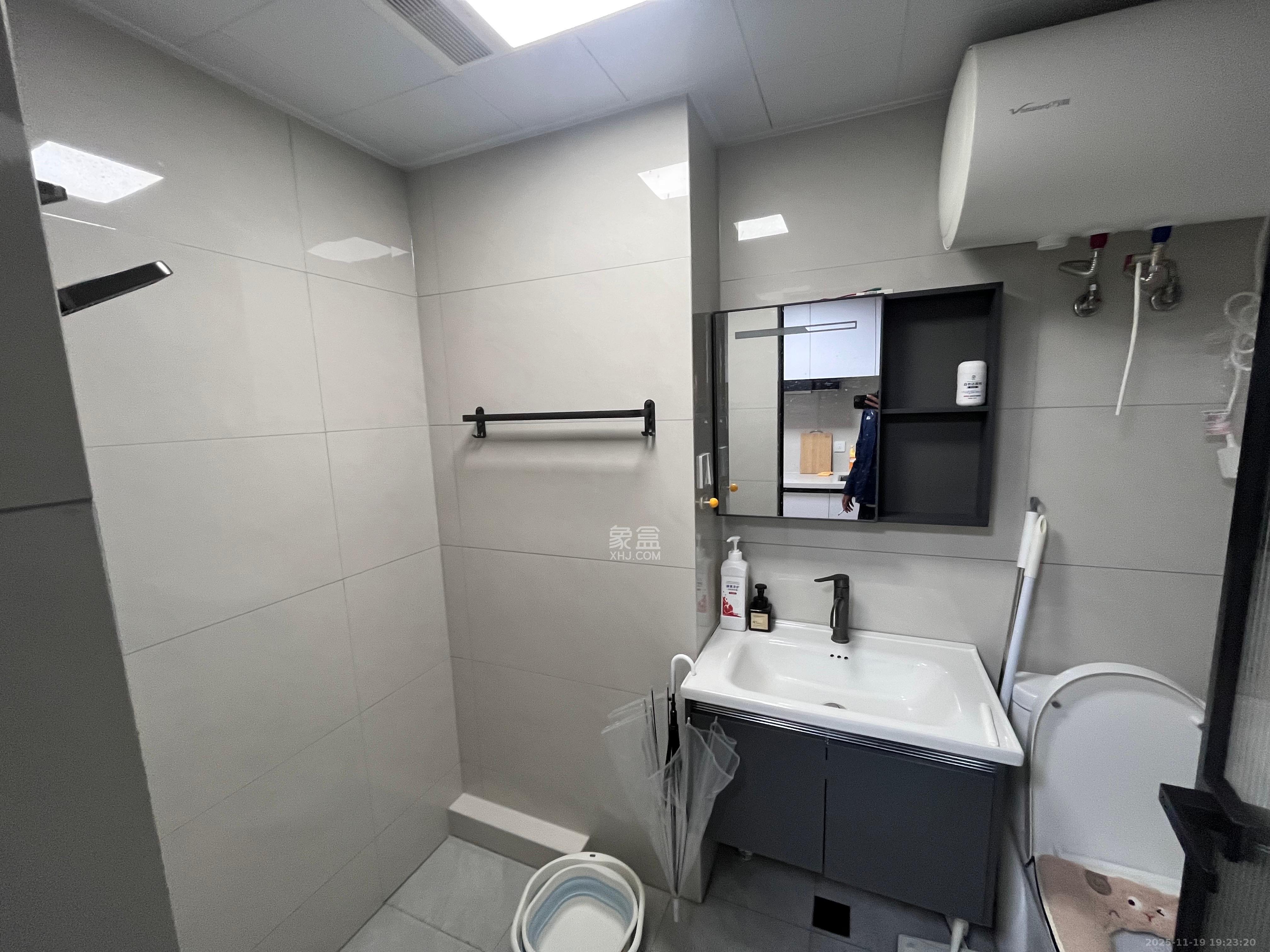 中海珑悦府  1室0厅0卫    1300.0元/月室内图