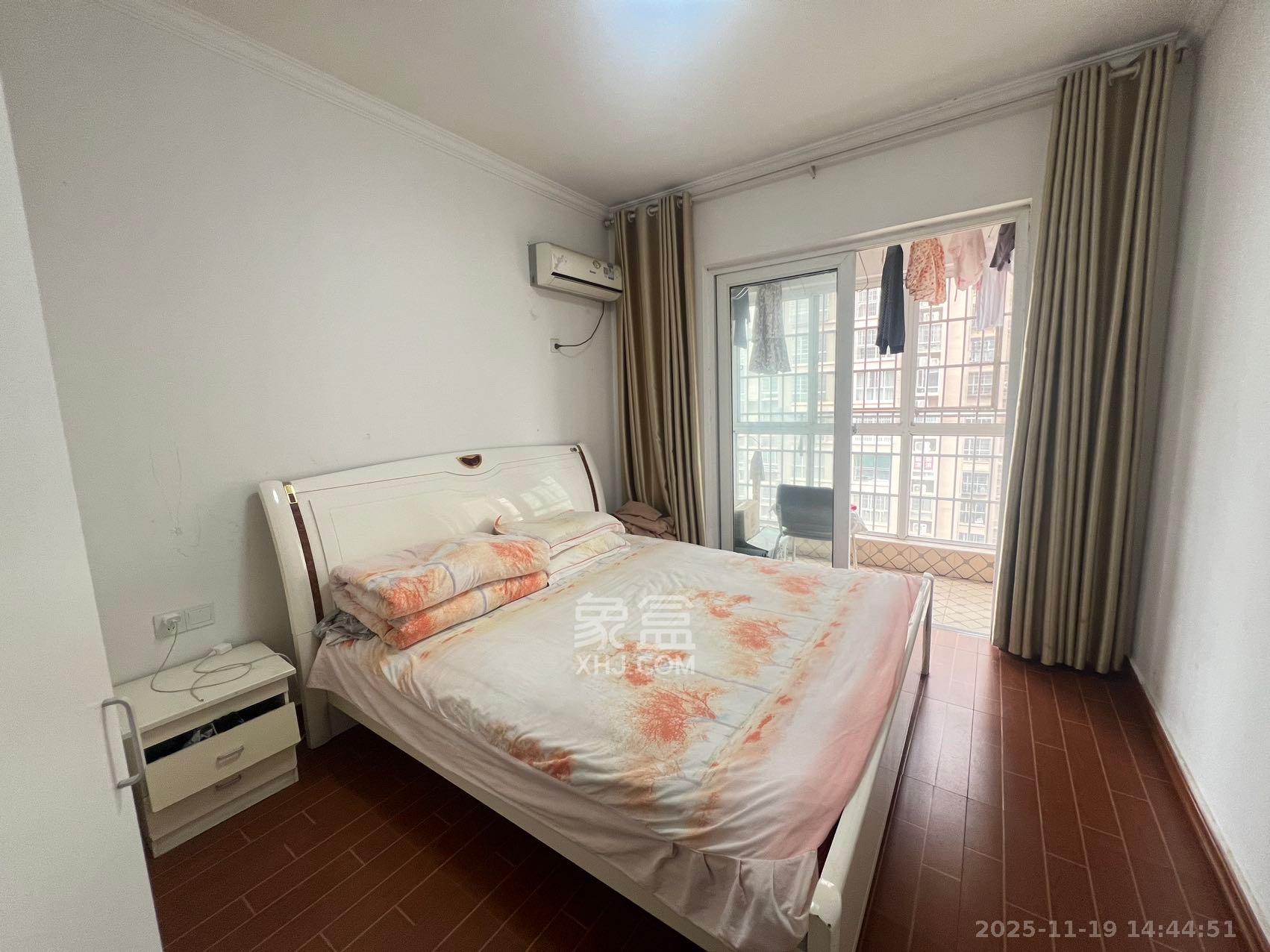 上河国际C区  3室2厅2卫    2700.0元/月室内图