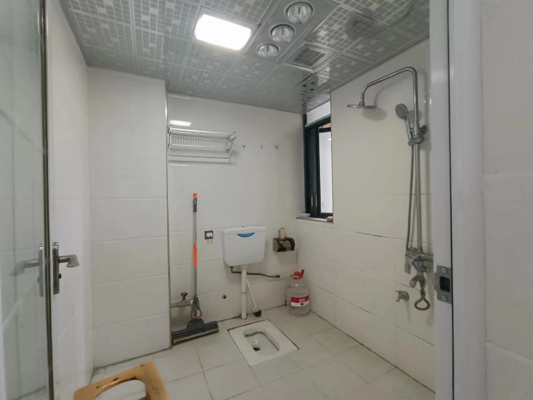 桃花里 3室2厅1卫 1600.0元/月 桃花里 3室2厅1卫 1600.0元/月室内图