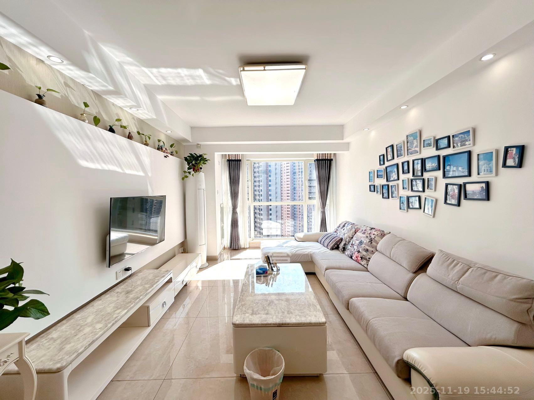 北辰三角洲E3区  3室2厅2卫    3800.0元/月