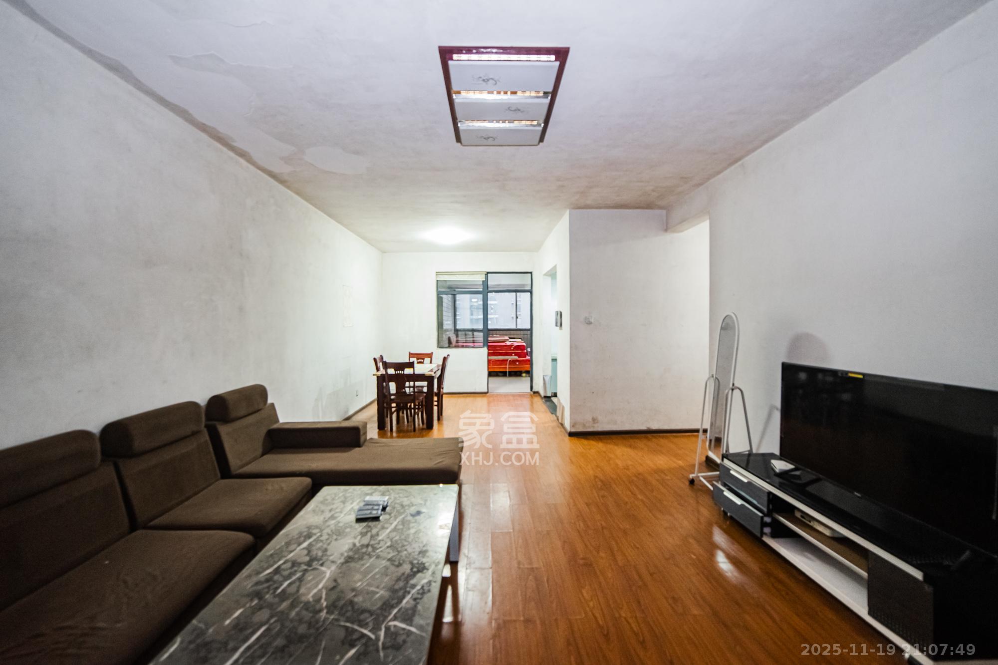 湘江世纪城聚江苑 3室2厅2卫 108.0万 湘江世纪城聚江苑 3室2厅2卫 108.0万客厅