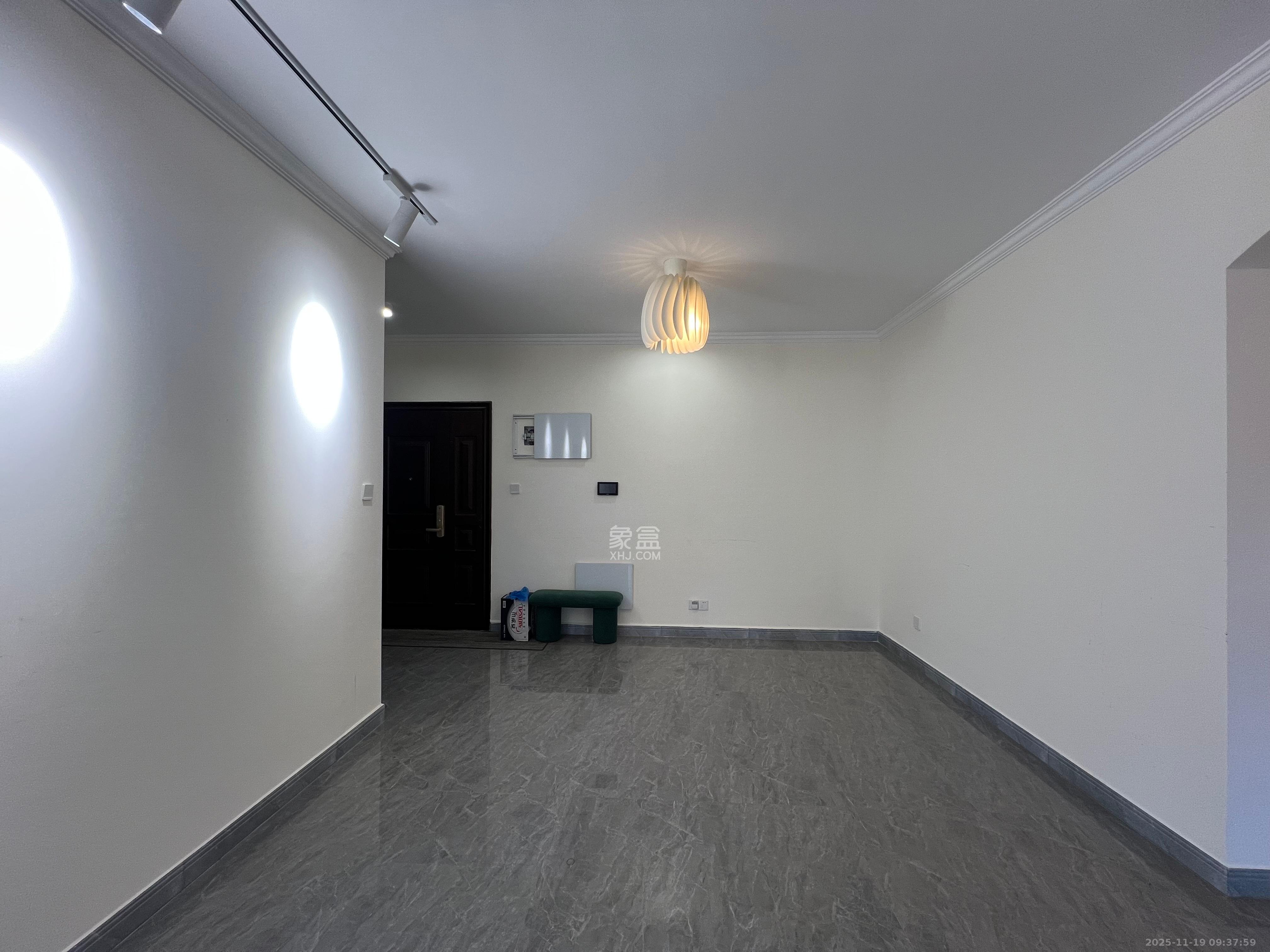 长房东旭国际  3室2厅2卫    3300.0元/月室内图