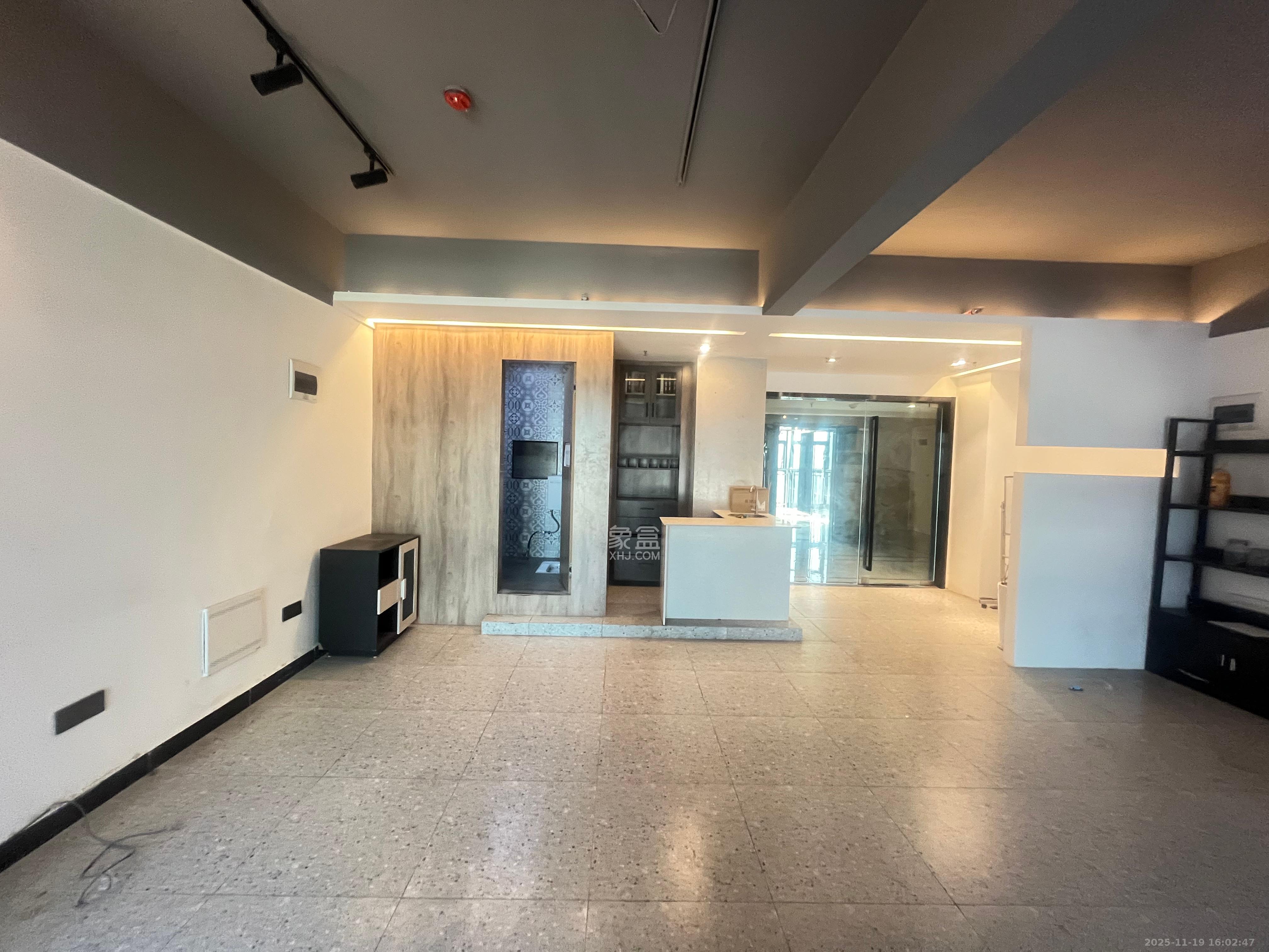 东盈商业广场(华泉城市广场) 1室1厅1卫 2800.0元/月 东盈商业广场(华泉城市广场) 1室1厅1卫 2800.0元/月室内图