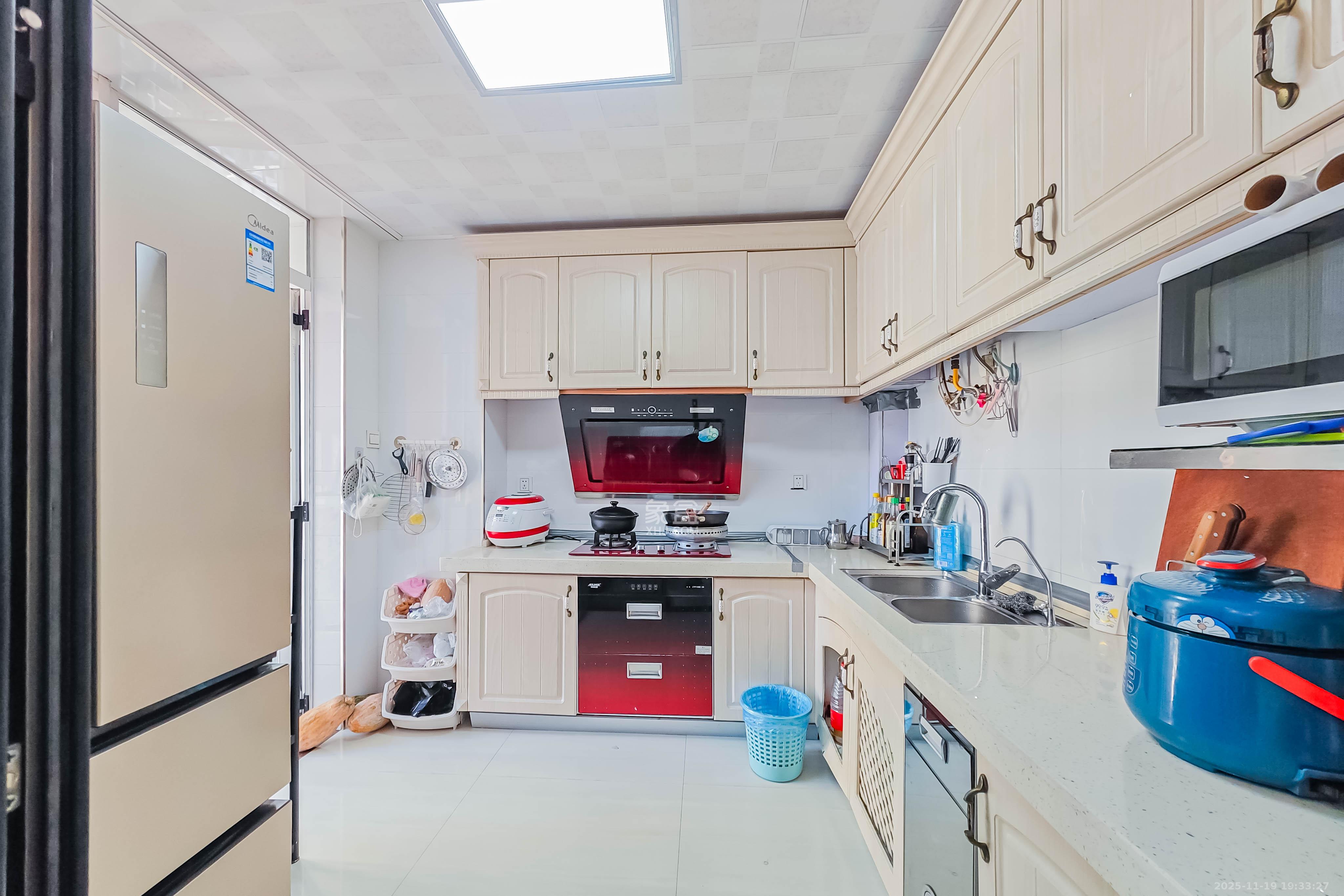 城市山水豪园（山水城市风景）  3室2厅2卫    135.0万其他