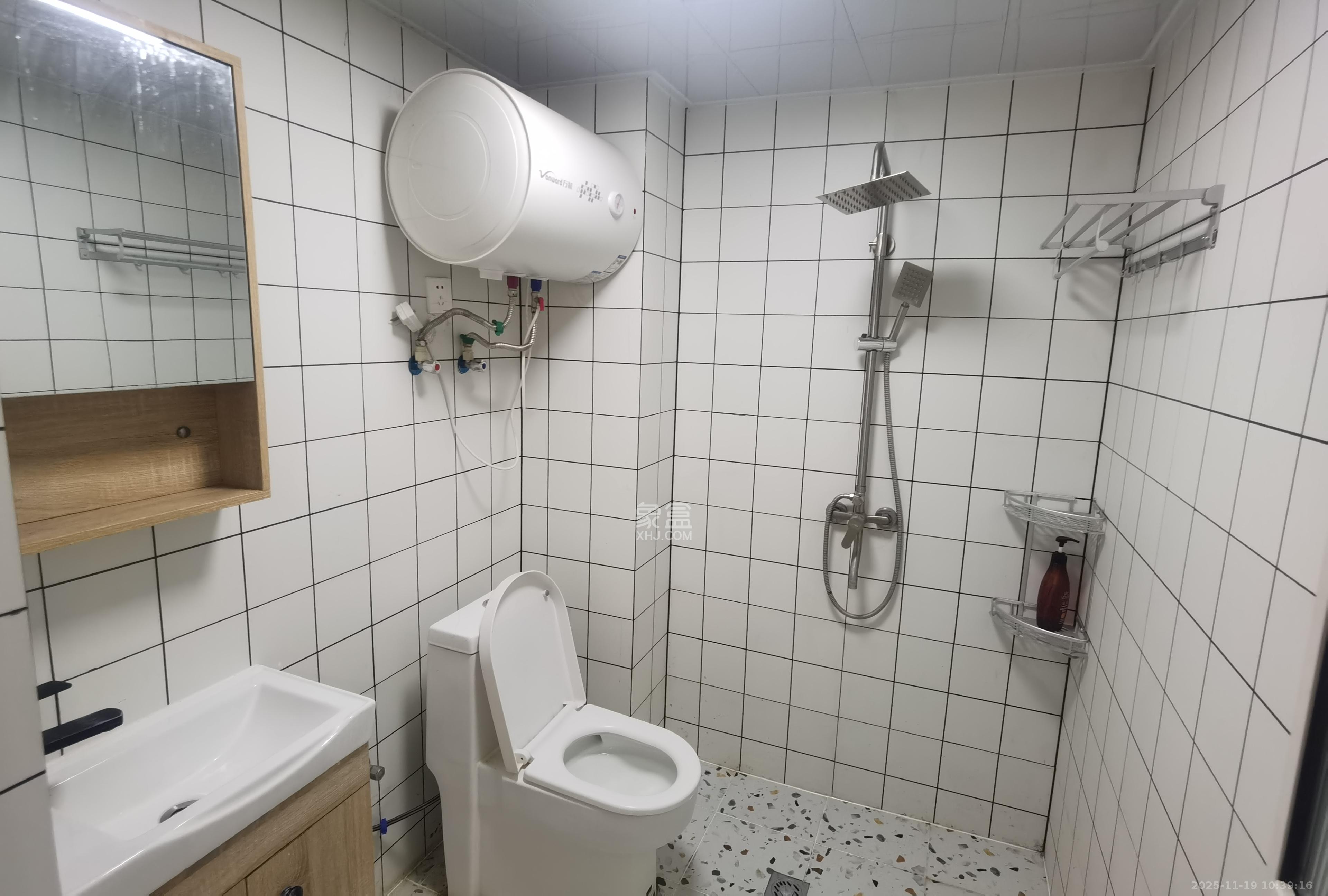 中交里城  1室1厅1卫    1500.0元/月室内图