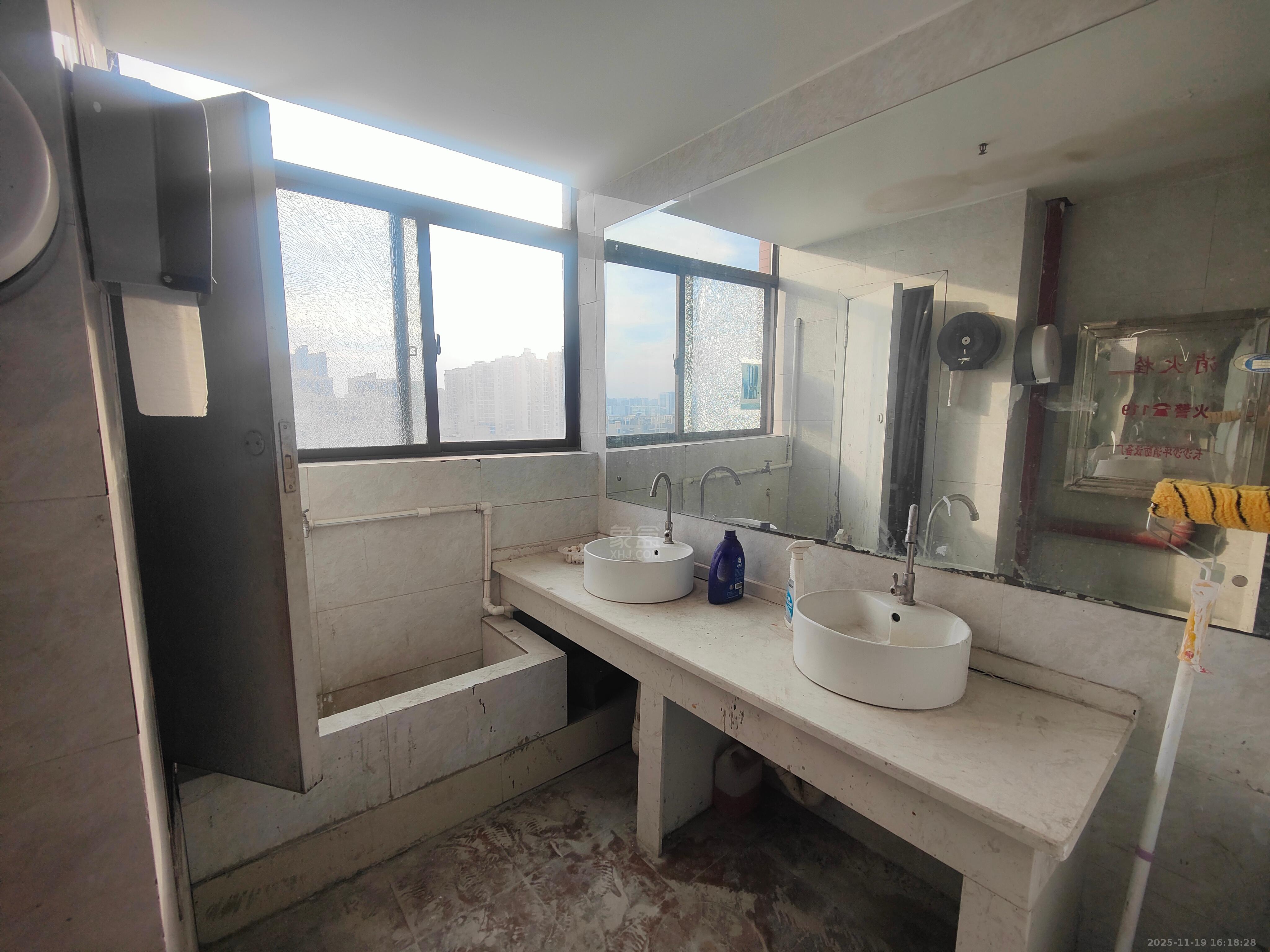 铭逸酒店 3室3厅1卫 3600.0元/月 铭逸酒店 3室3厅1卫 3600.0元/月室内图