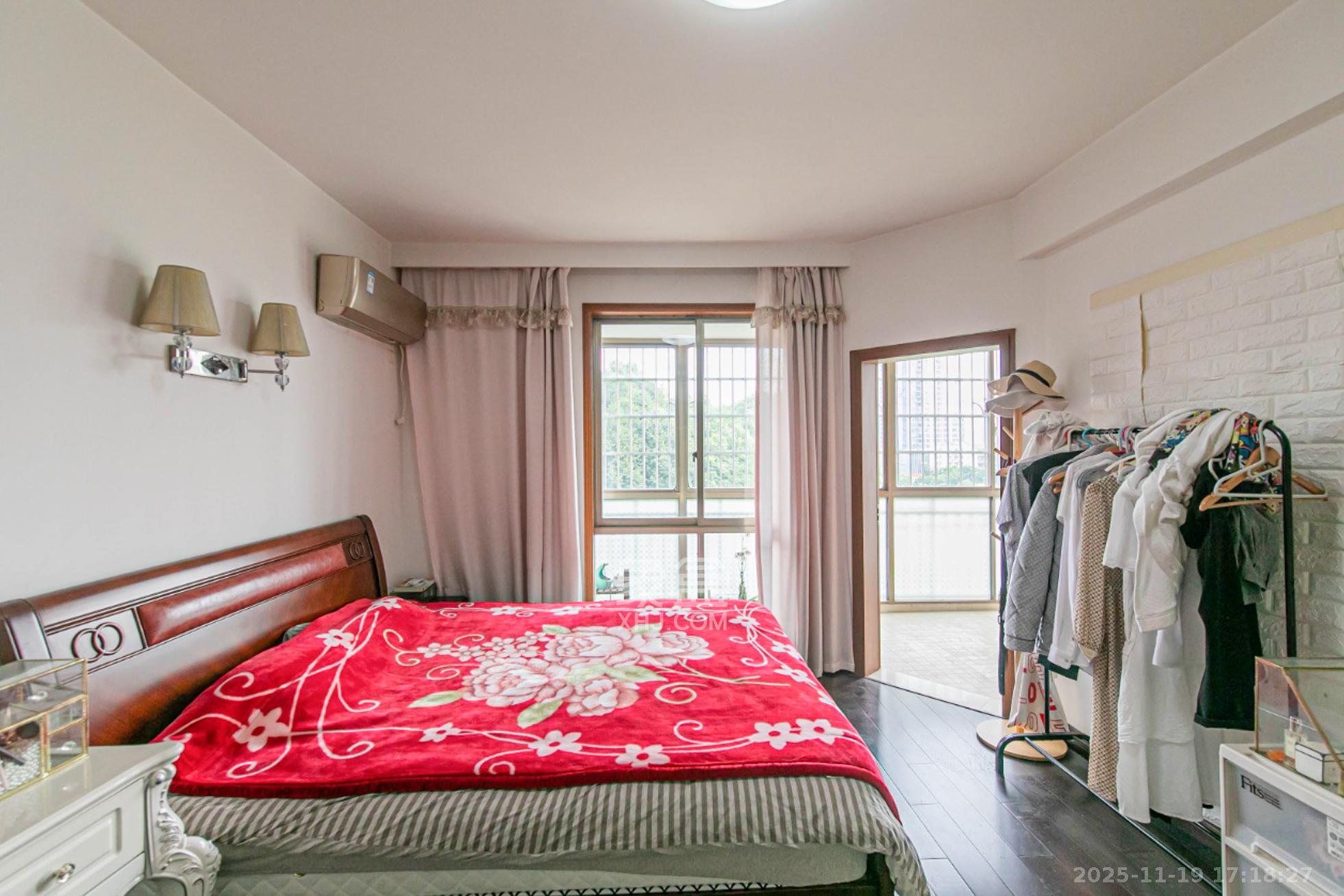 阳光丽景 4室2厅2卫 83.0万 阳光丽景 4室2厅2卫 83.0万卧室