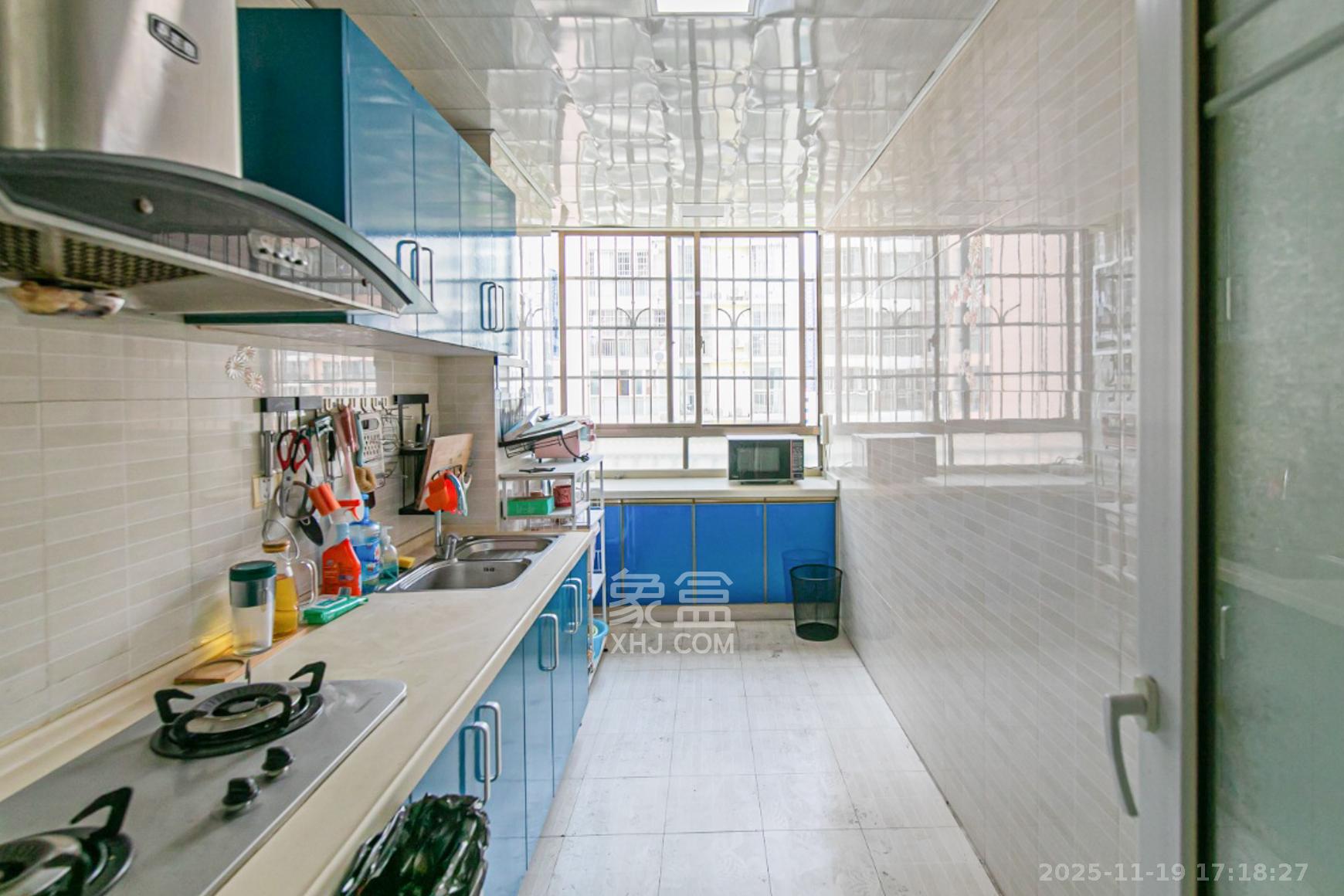 阳光丽景 4室2厅2卫 83.0万 阳光丽景 4室2厅2卫 83.0万厨房